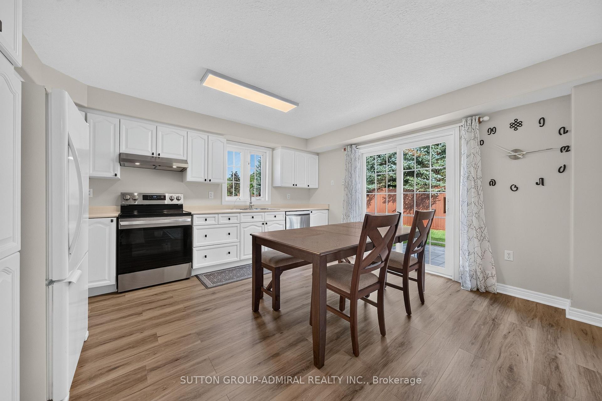 Photo 13 of 34 Balmoral Place, Barrie, Innis-Shore — HOMEH