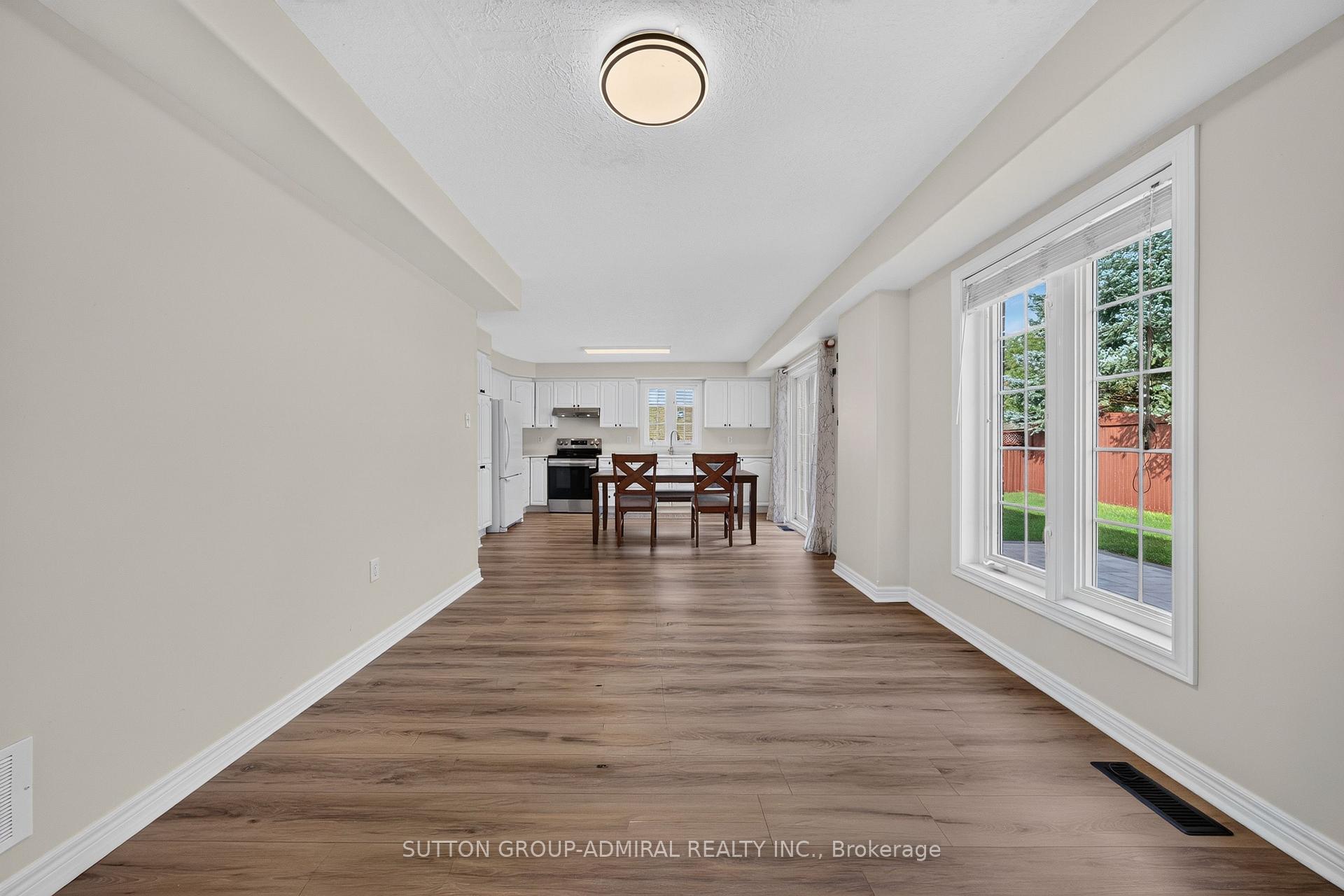 Photo 16 of 34 Balmoral Place, Barrie, Innis-Shore — HOMEH