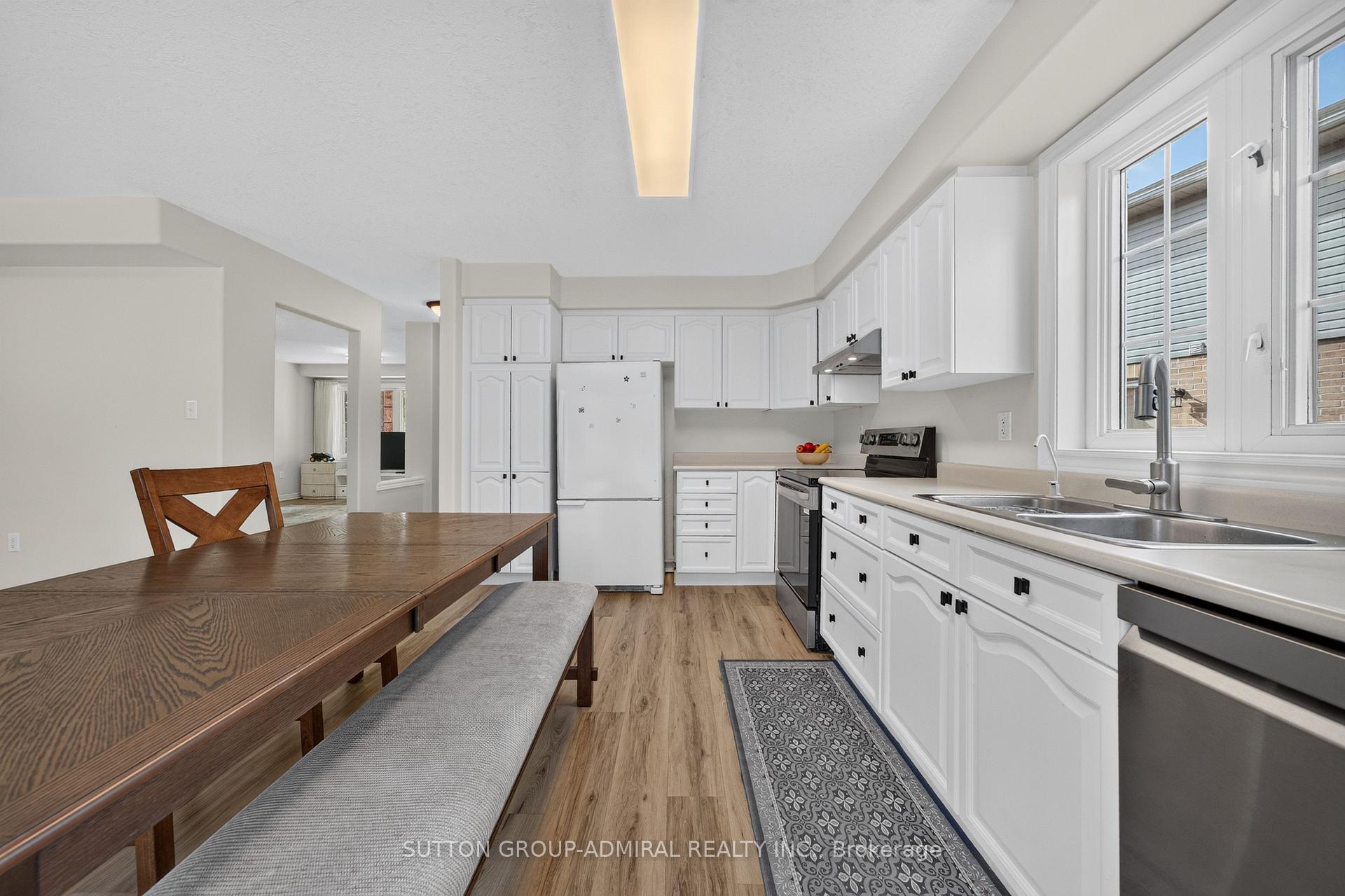 Photo 17 of 34 Balmoral Place, Barrie, Innis-Shore — HOMEH