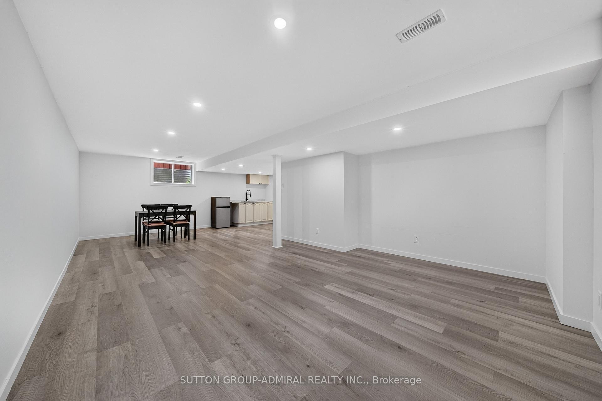 Photo 32 of 34 Balmoral Place, Barrie, Innis-Shore — HOMEH