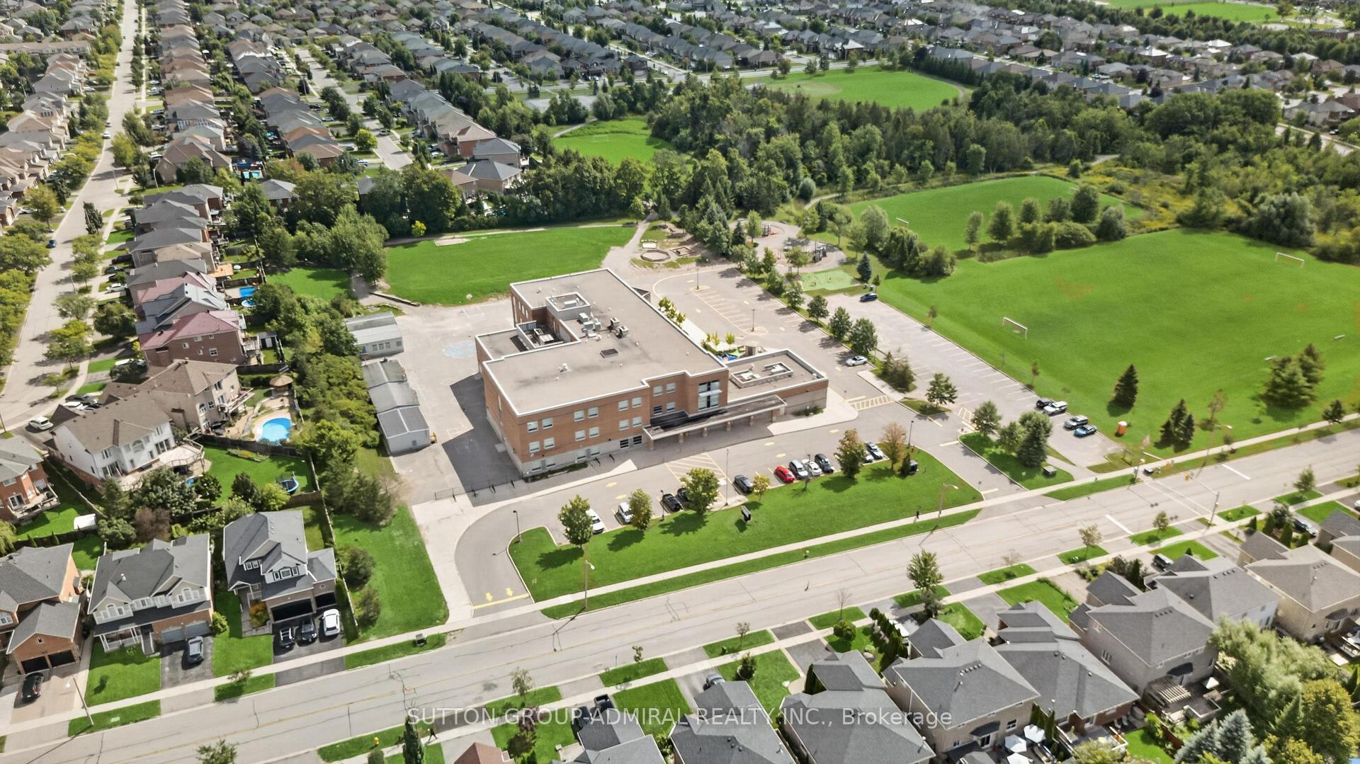 Photo 46 of 34 Balmoral Place, Barrie, Innis-Shore — HOMEH