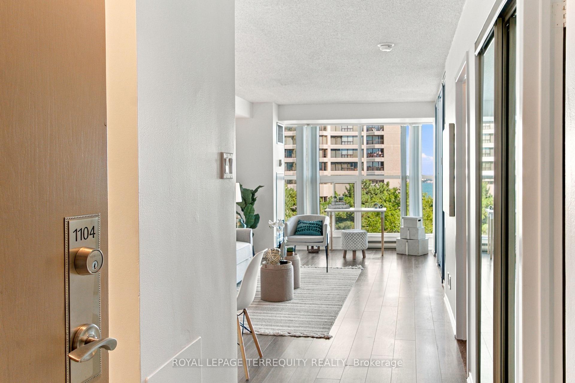 Photo 5 of Unit 1104, 99 Harbour Square, Toronto, Waterfront Communities — HOMEH