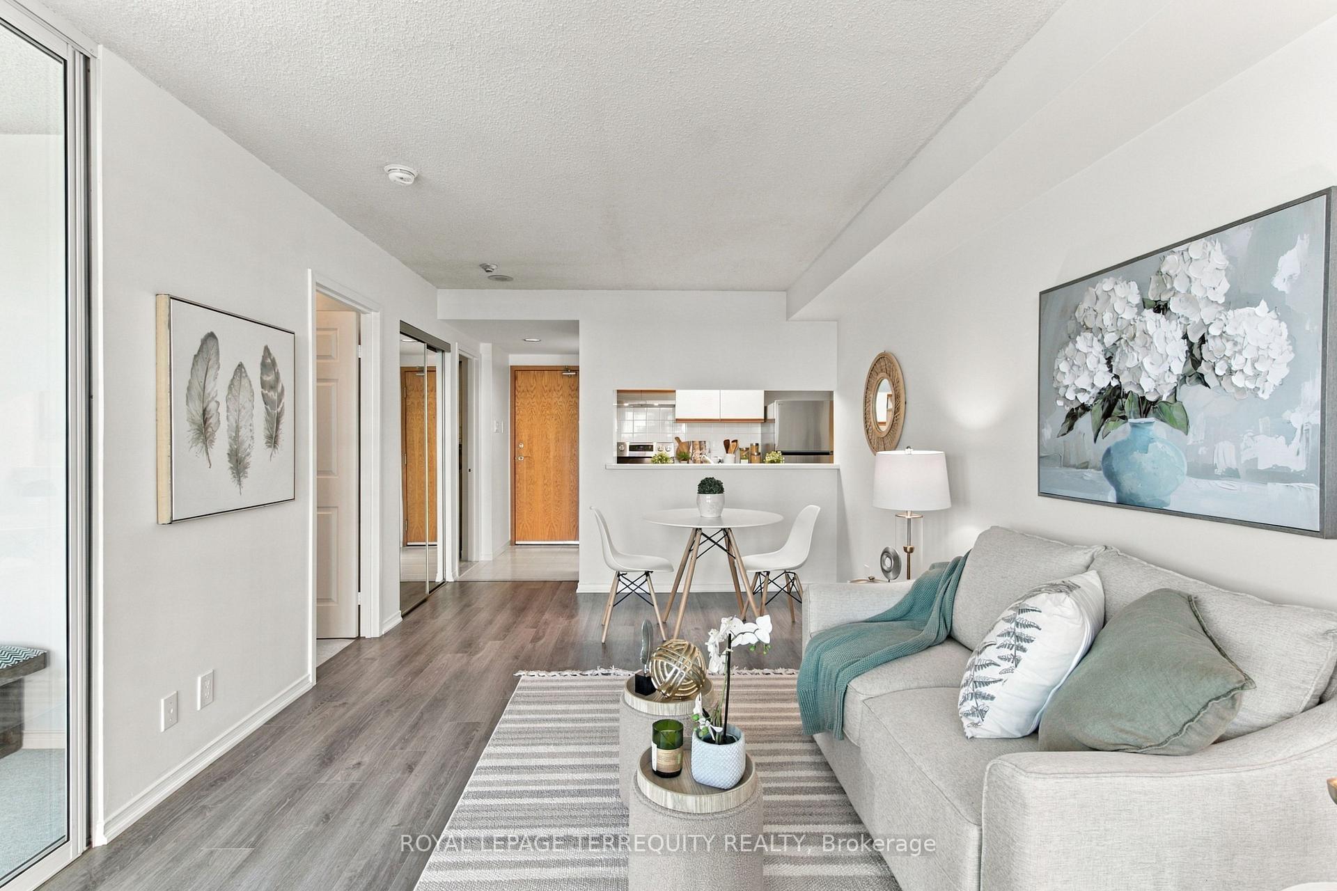 Photo 11 of Unit 1104, 99 Harbour Square, Toronto, Waterfront Communities — HOMEH