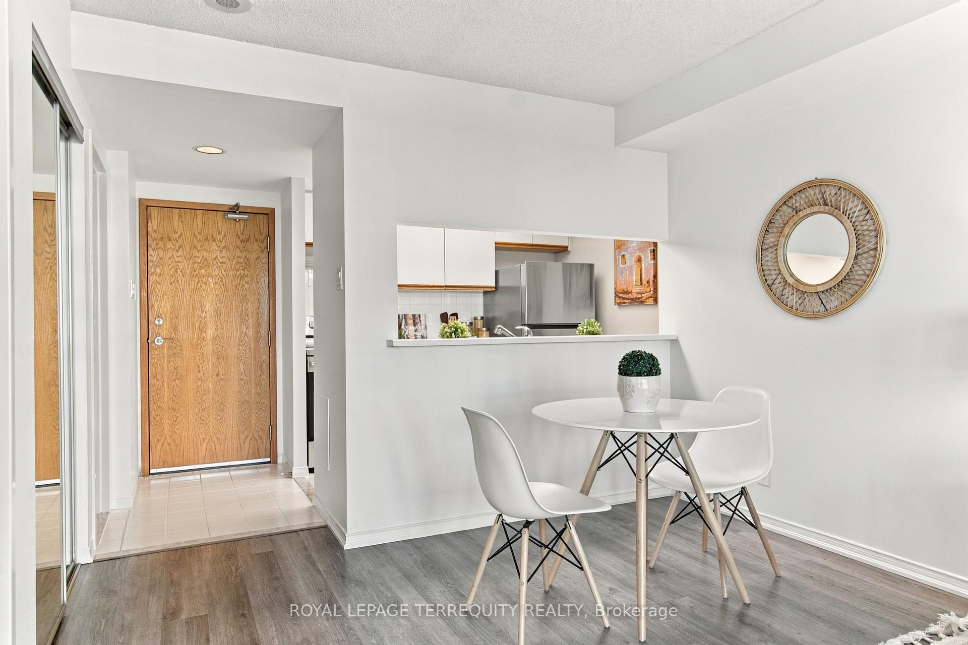 Photo 17 of Unit 1104, 99 Harbour Square, Toronto, Waterfront Communities — HOMEH
