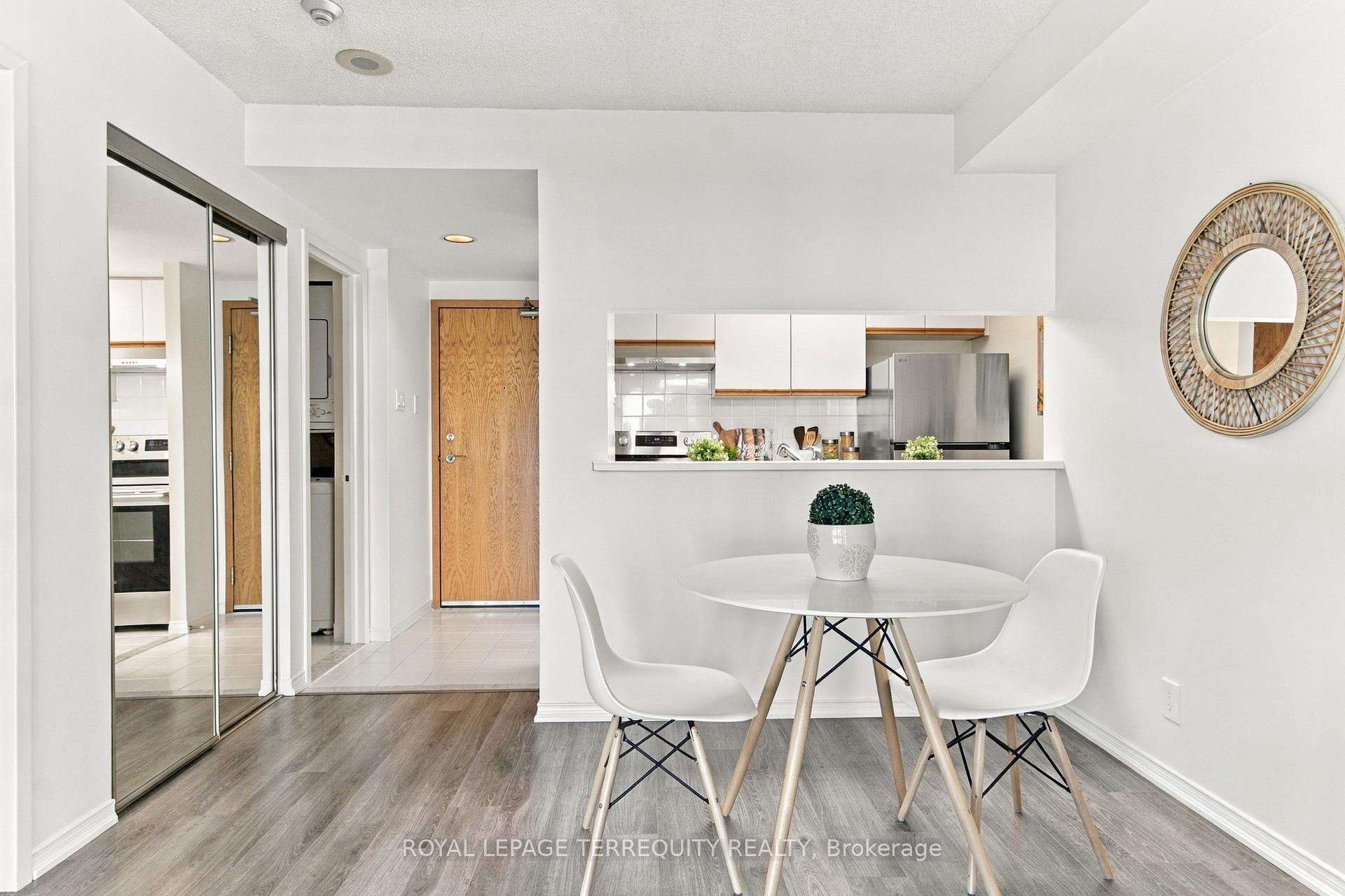Photo 18 of Unit 1104, 99 Harbour Square, Toronto, Waterfront Communities — HOMEH