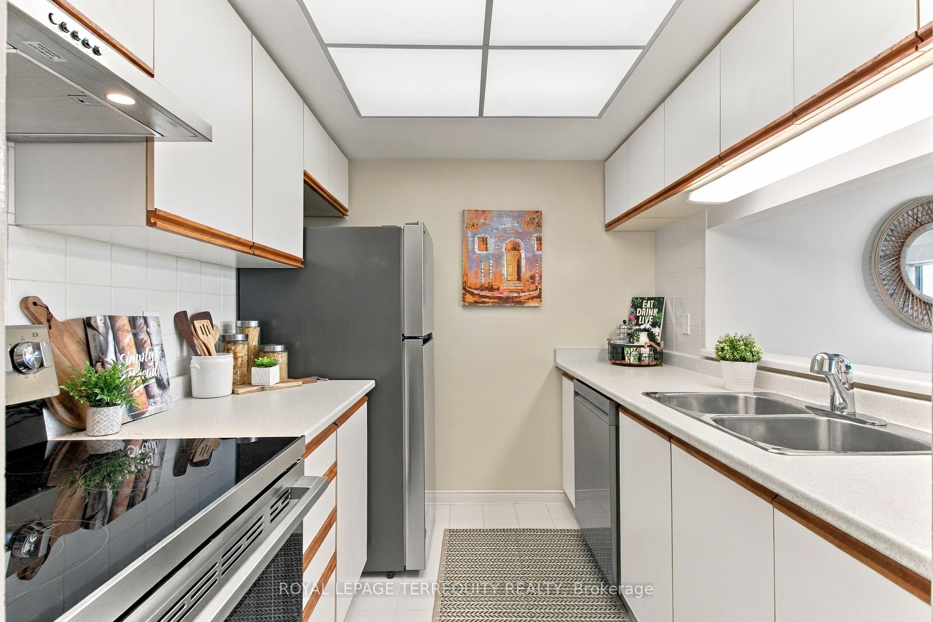 Photo 21 of Unit 1104, 99 Harbour Square, Toronto, Waterfront Communities — HOMEH