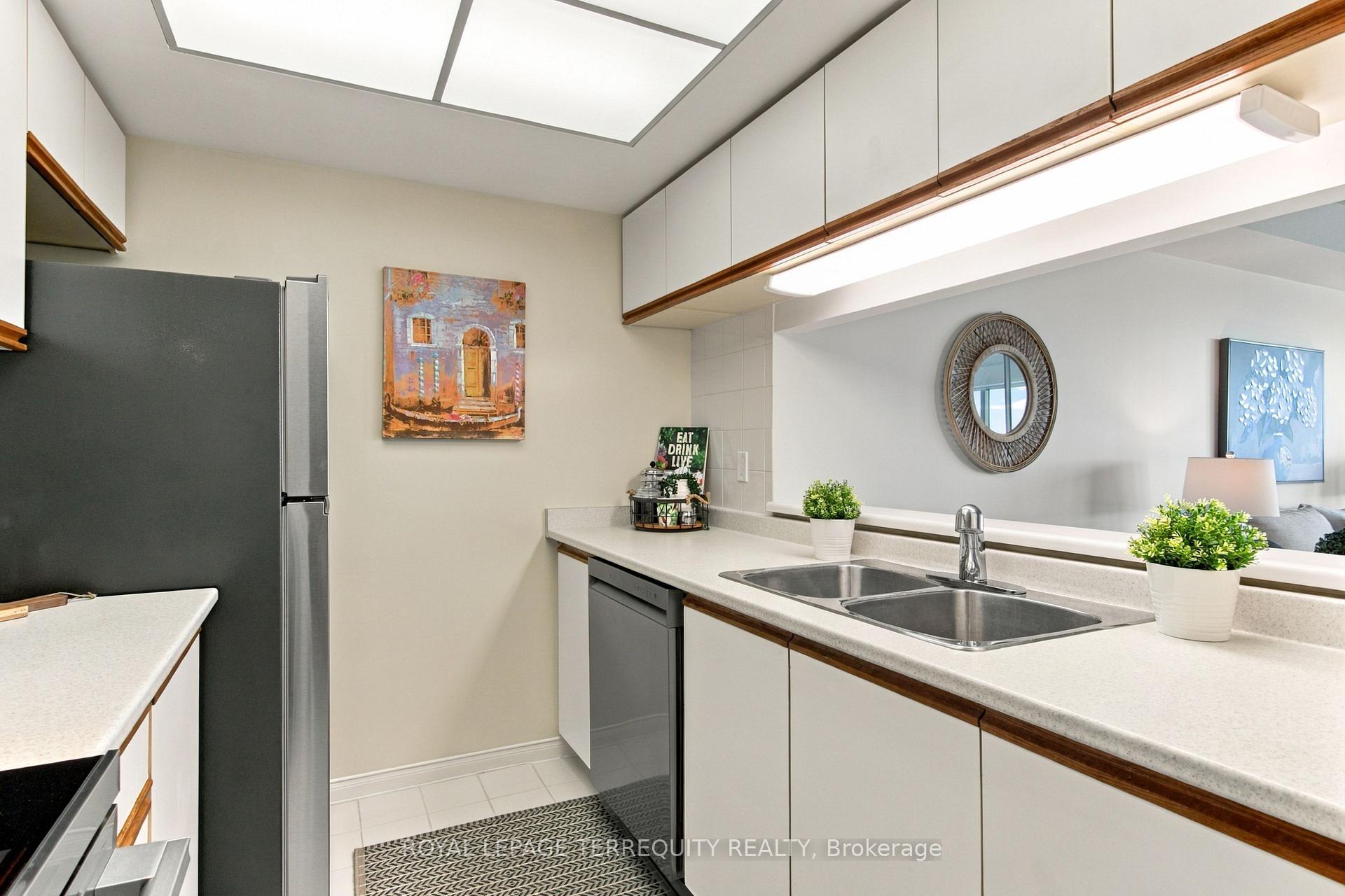 Photo 22 of Unit 1104, 99 Harbour Square, Toronto, Waterfront Communities — HOMEH