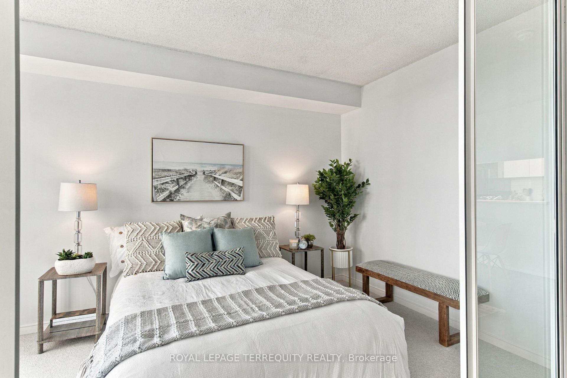 Photo 25 of Unit 1104, 99 Harbour Square, Toronto, Waterfront Communities — HOMEH