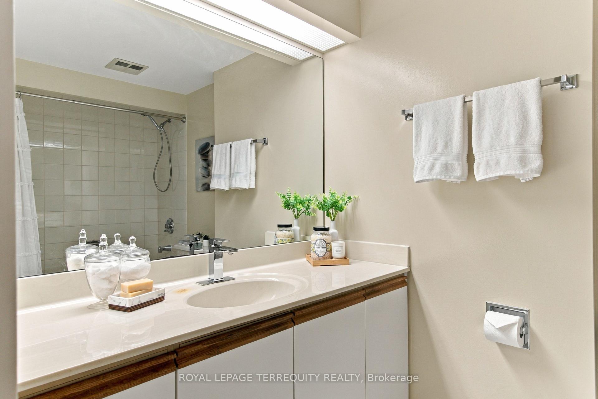 Photo 30 of Unit 1104, 99 Harbour Square, Toronto, Waterfront Communities — HOMEH