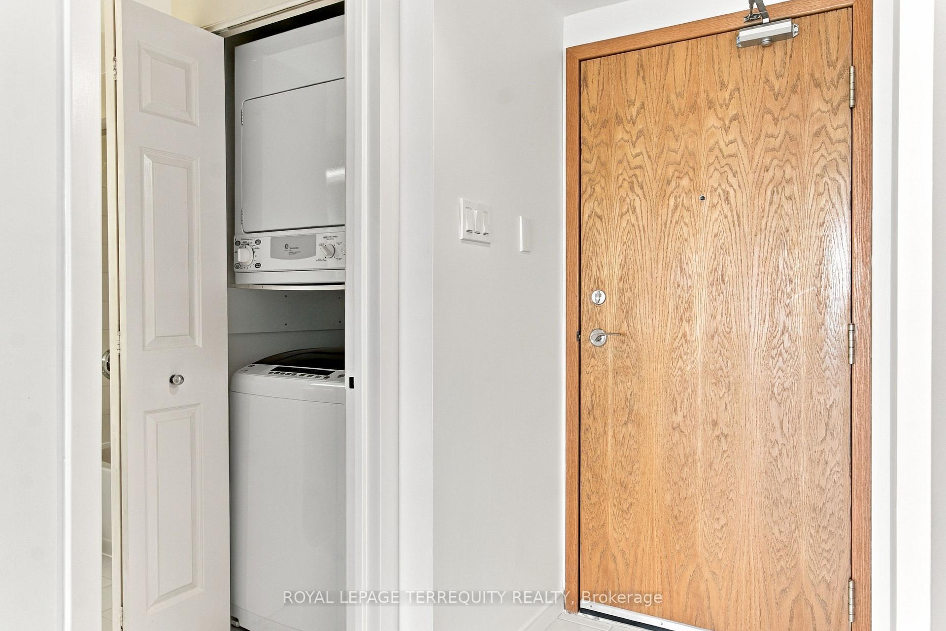 Photo 31 of Unit 1104, 99 Harbour Square, Toronto, Waterfront Communities — HOMEH