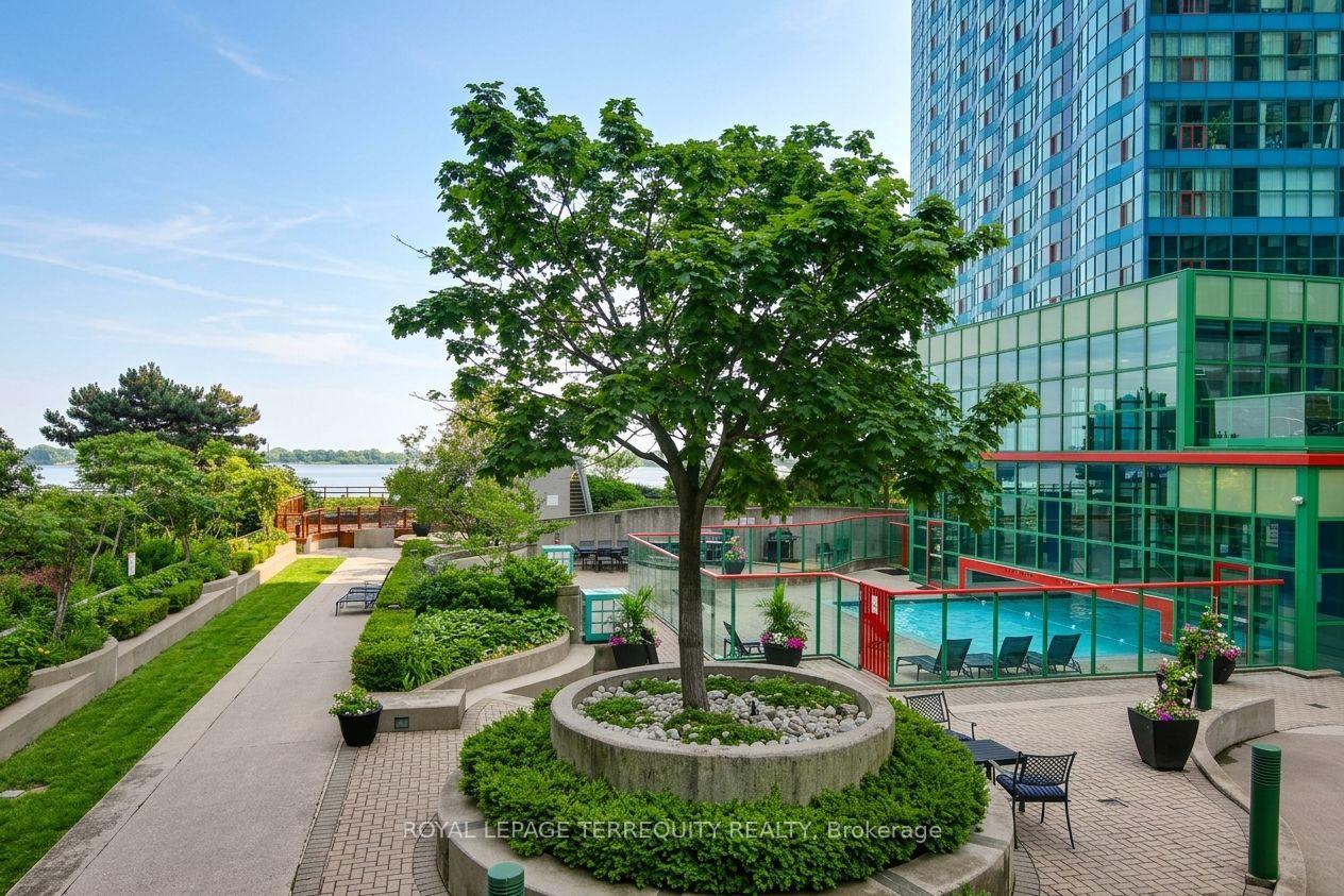 Photo 42 of Unit 1104, 99 Harbour Square, Toronto, Waterfront Communities — HOMEH