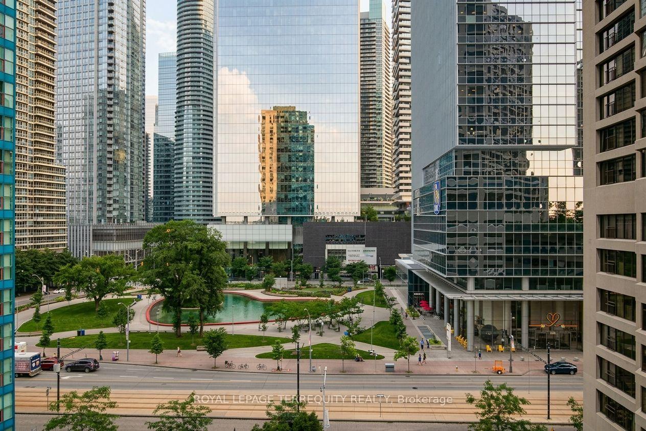 Photo 43 of Unit 1104, 99 Harbour Square, Toronto, Waterfront Communities — HOMEH