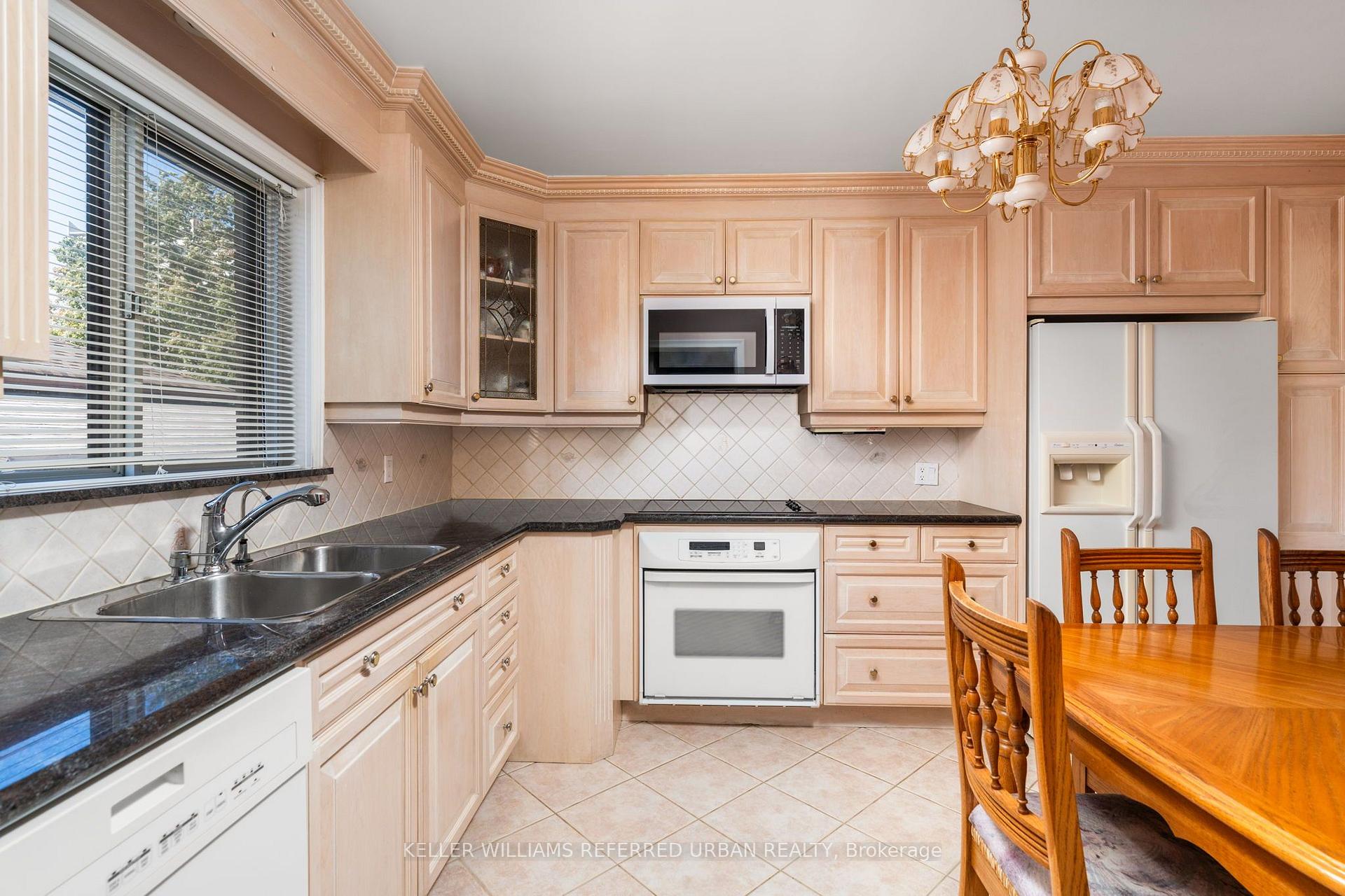 Photo 13 of 40 Datchet Road, North York, Downsview-Roding-CFB — HOMEH