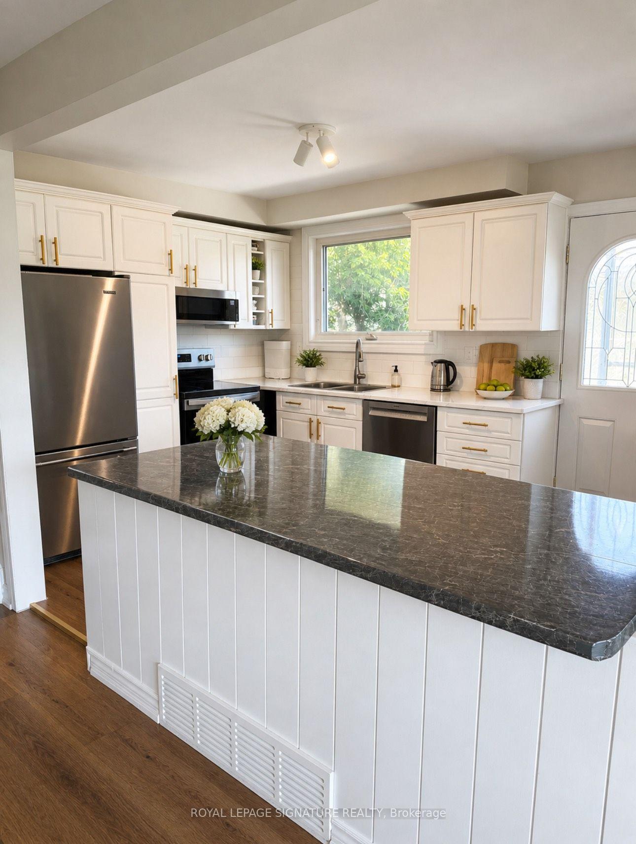 Photo 2 of 66 Victor Boulevard, Hamilton, Greeningdon — HOMEH