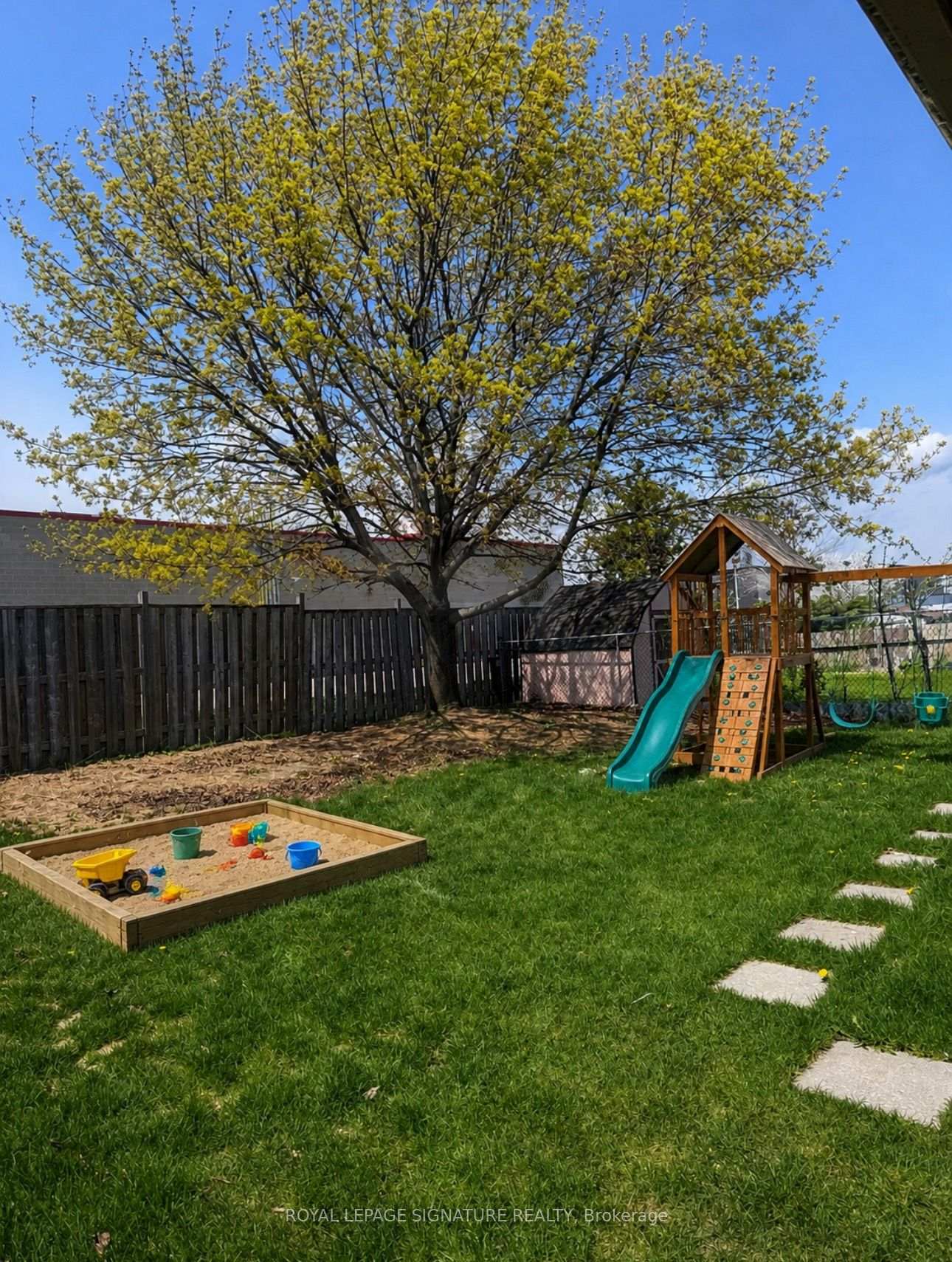 Photo 5 of 66 Victor Boulevard, Hamilton, Greeningdon — HOMEH