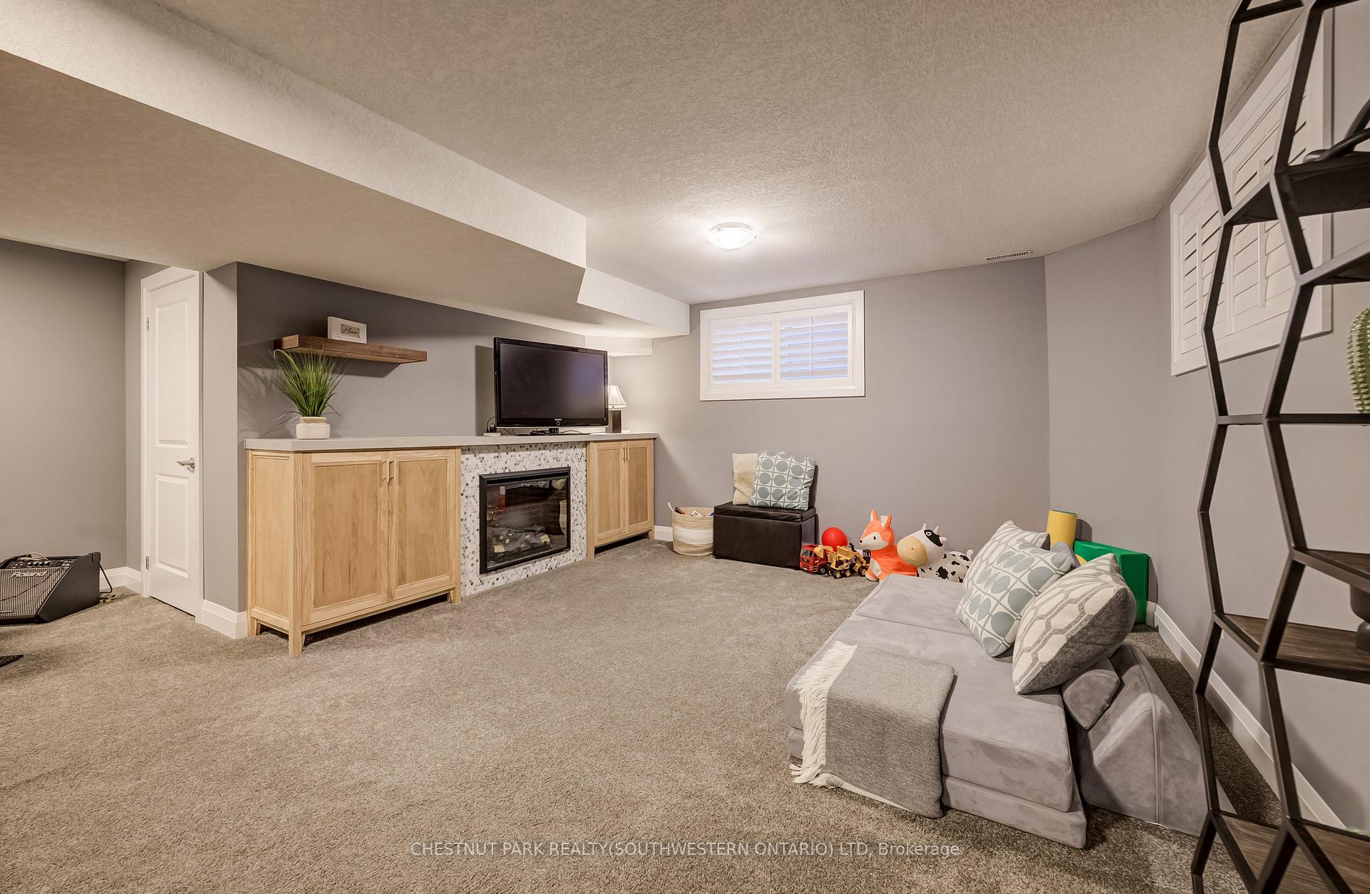 Photo 31 of 35 Greyhawk Street, Kitchener, Bridgeport — HOMEH