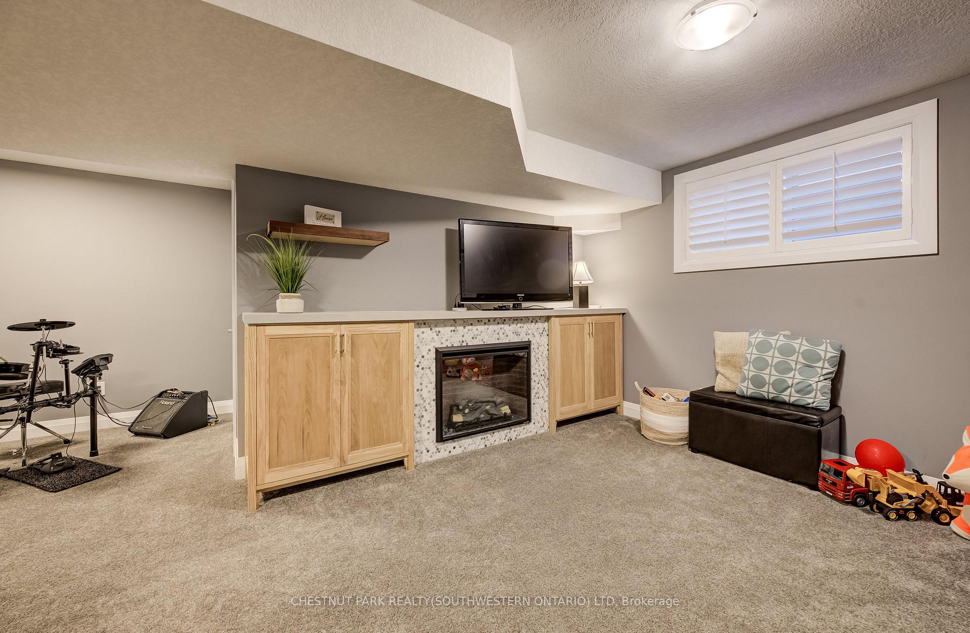 Photo 32 of 35 Greyhawk Street, Kitchener, Bridgeport — HOMEH