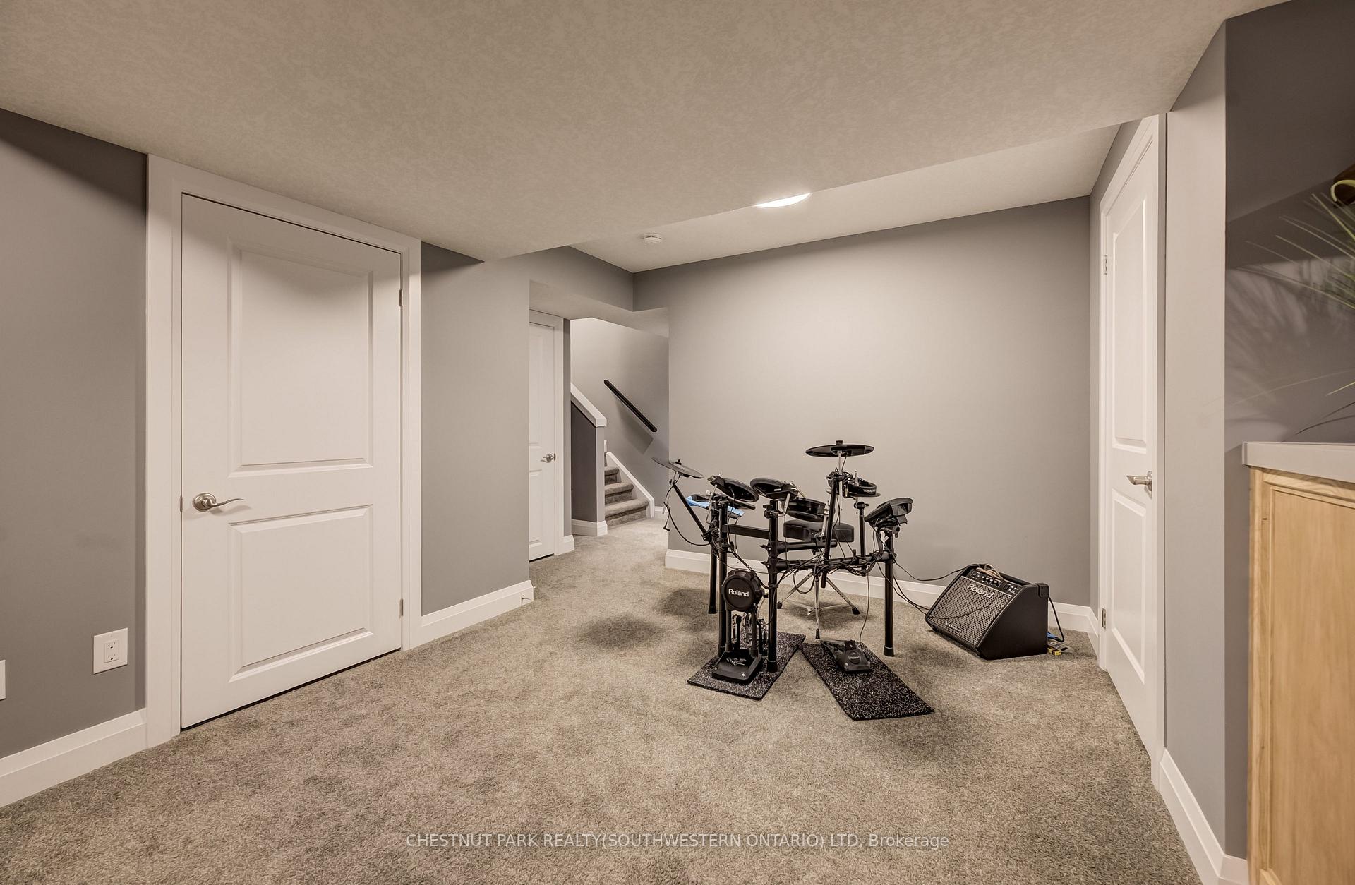 Photo 33 of 35 Greyhawk Street, Kitchener, Bridgeport — HOMEH