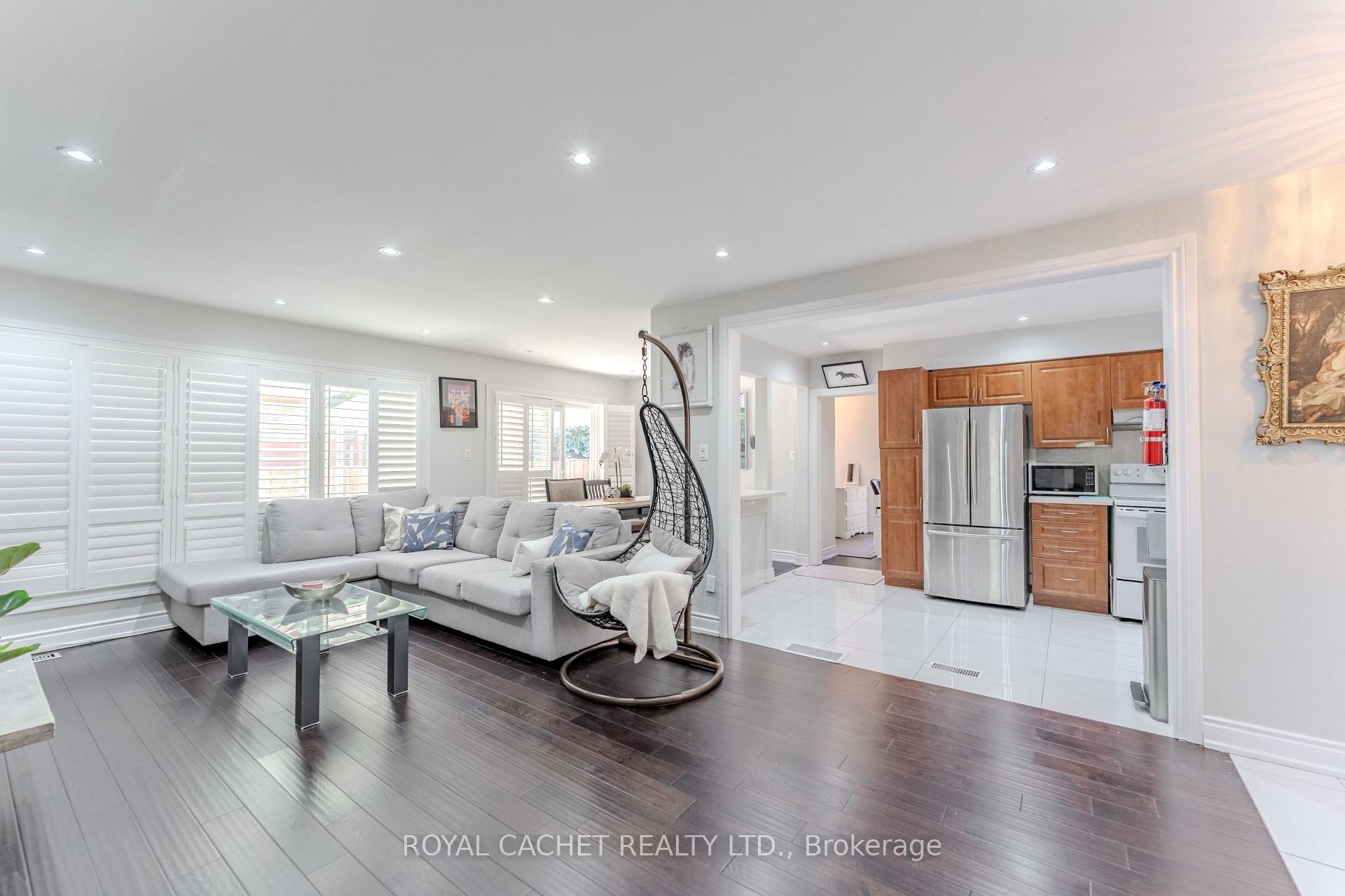Photo 7 of 1074 Flagship Drive, Mississauga, Applewood — HOMEH
