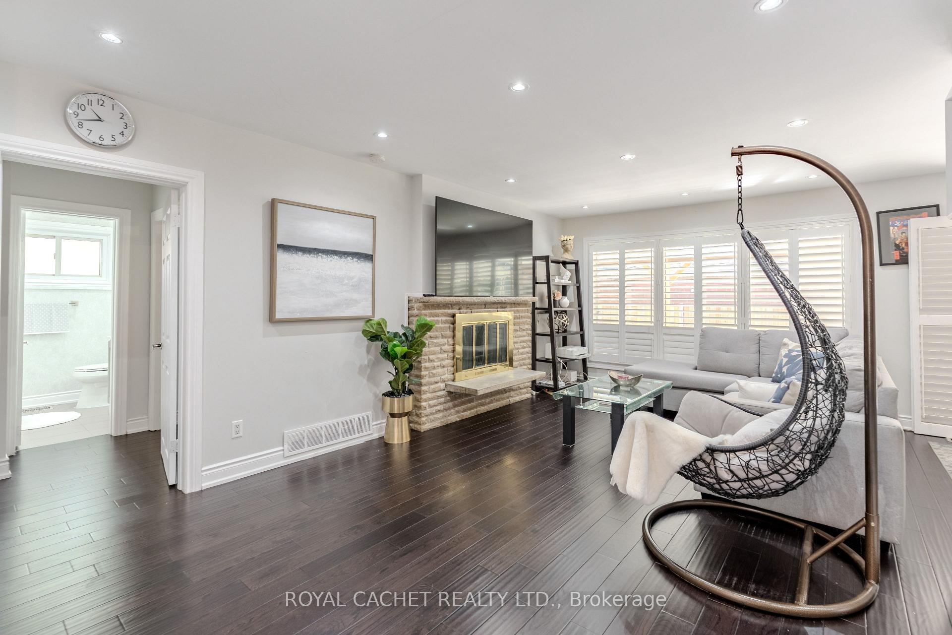 Photo 8 of 1074 Flagship Drive, Mississauga, Applewood — HOMEH