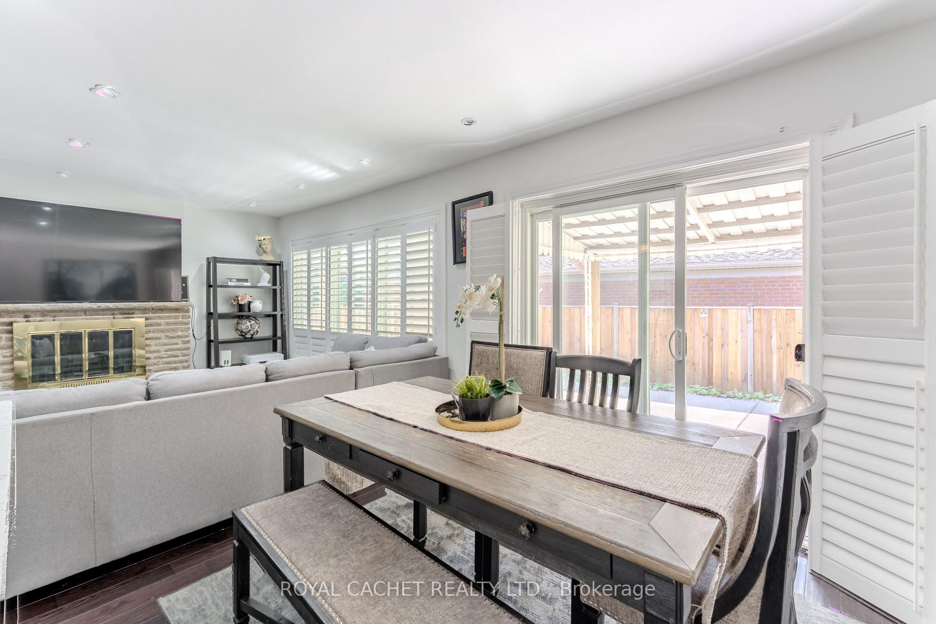 Photo 10 of 1074 Flagship Drive, Mississauga, Applewood — HOMEH