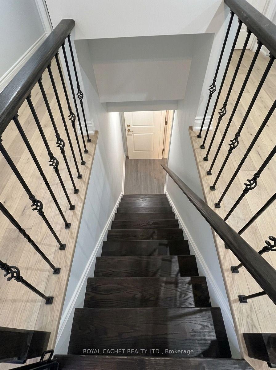 Photo 13 of 1074 Flagship Drive, Mississauga, Applewood — HOMEH