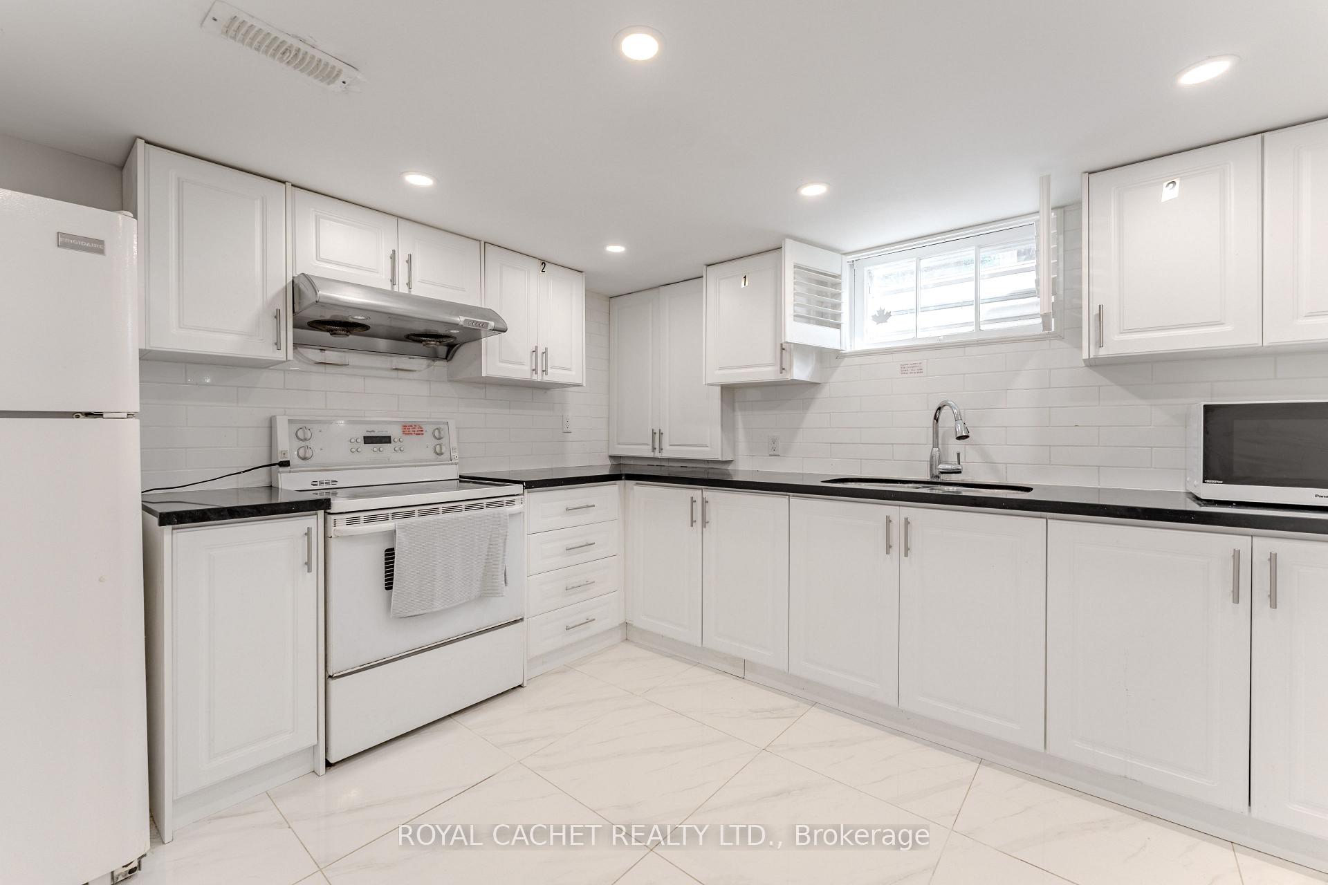 Photo 16 of 1074 Flagship Drive, Mississauga, Applewood — HOMEH