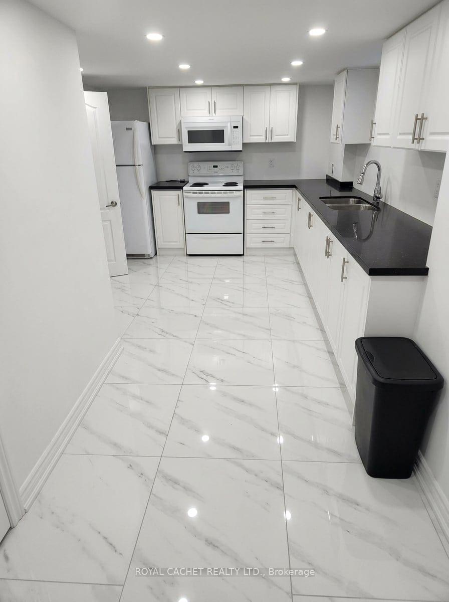 Photo 17 of 1074 Flagship Drive, Mississauga, Applewood — HOMEH