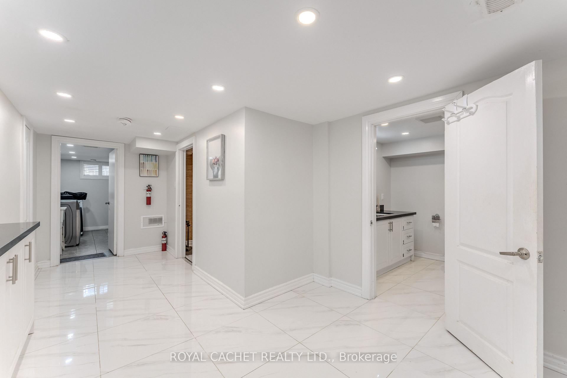 Photo 18 of 1074 Flagship Drive, Mississauga, Applewood — HOMEH