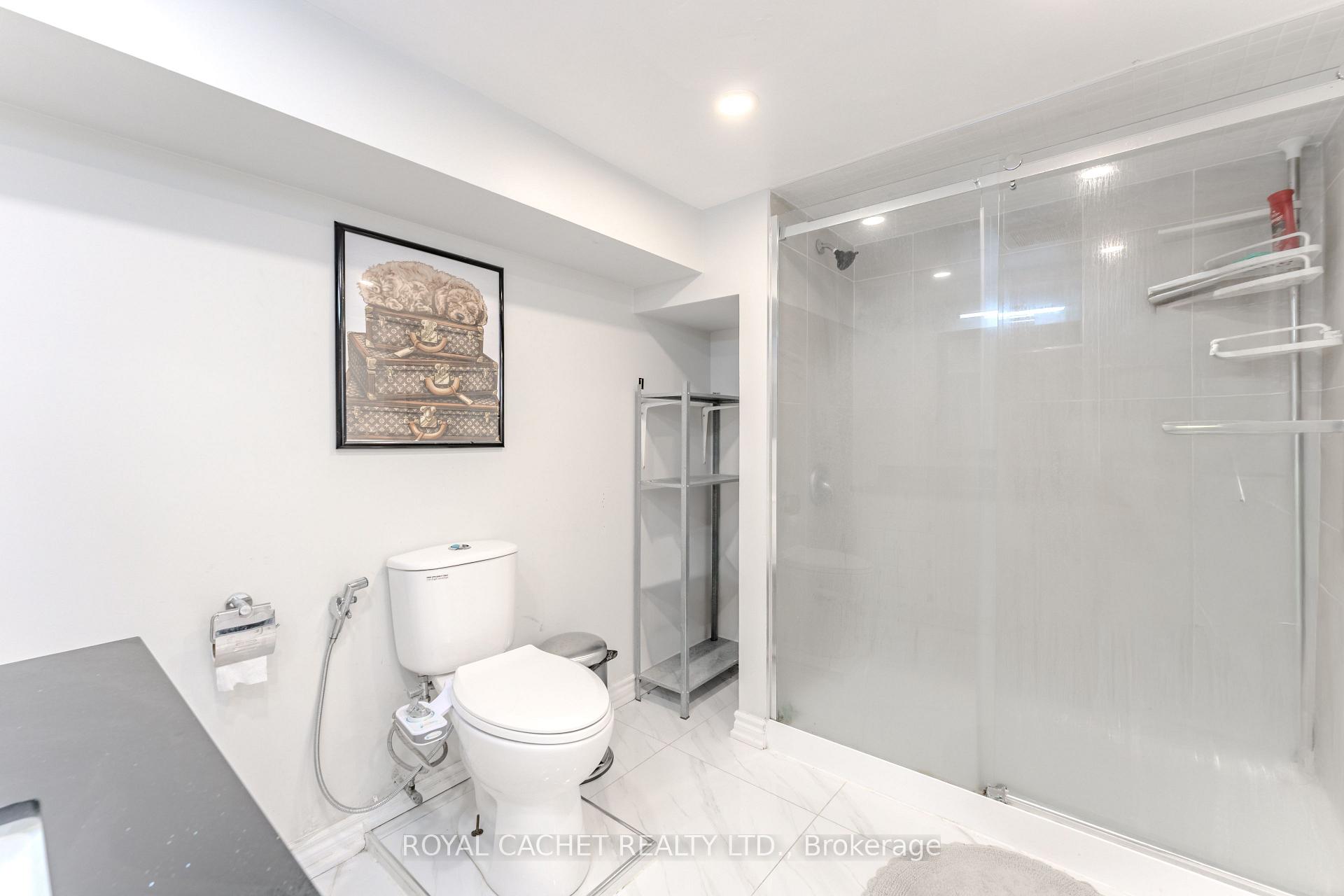 Photo 19 of 1074 Flagship Drive, Mississauga, Applewood — HOMEH