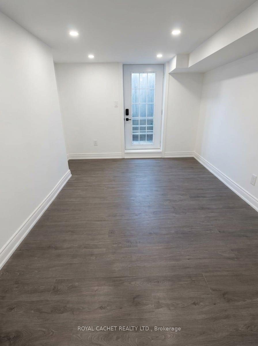 Photo 24 of 1074 Flagship Drive, Mississauga, Applewood — HOMEH