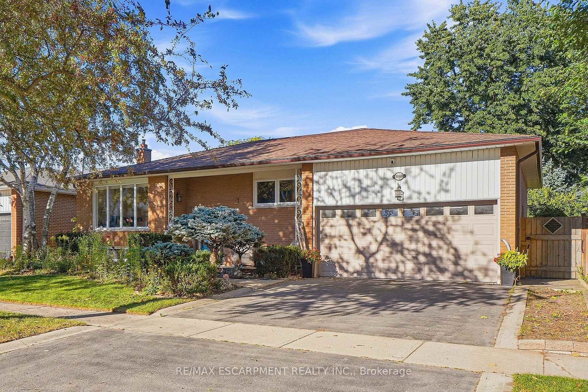 Photo 1 of 1060 Dowland Crescent, Burlington, LaSalle — HOMEH