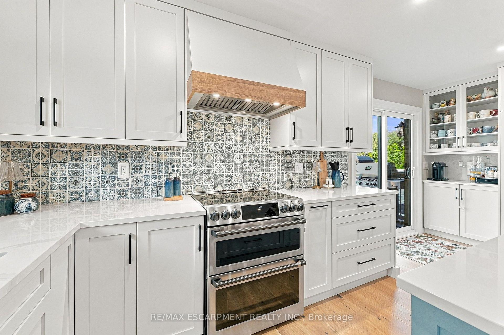 Photo 10 of 1060 Dowland Crescent, Burlington, LaSalle — HOMEH
