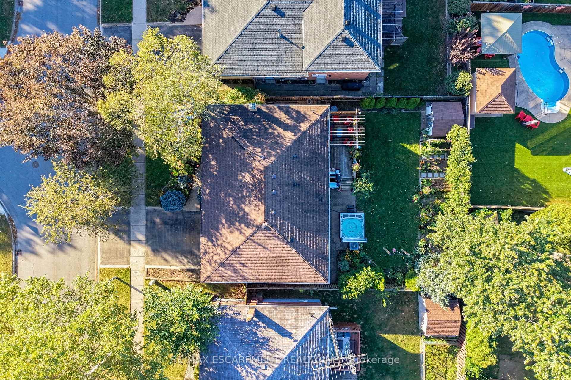 Photo 3 of 1060 Dowland Crescent, Burlington, LaSalle — HOMEH