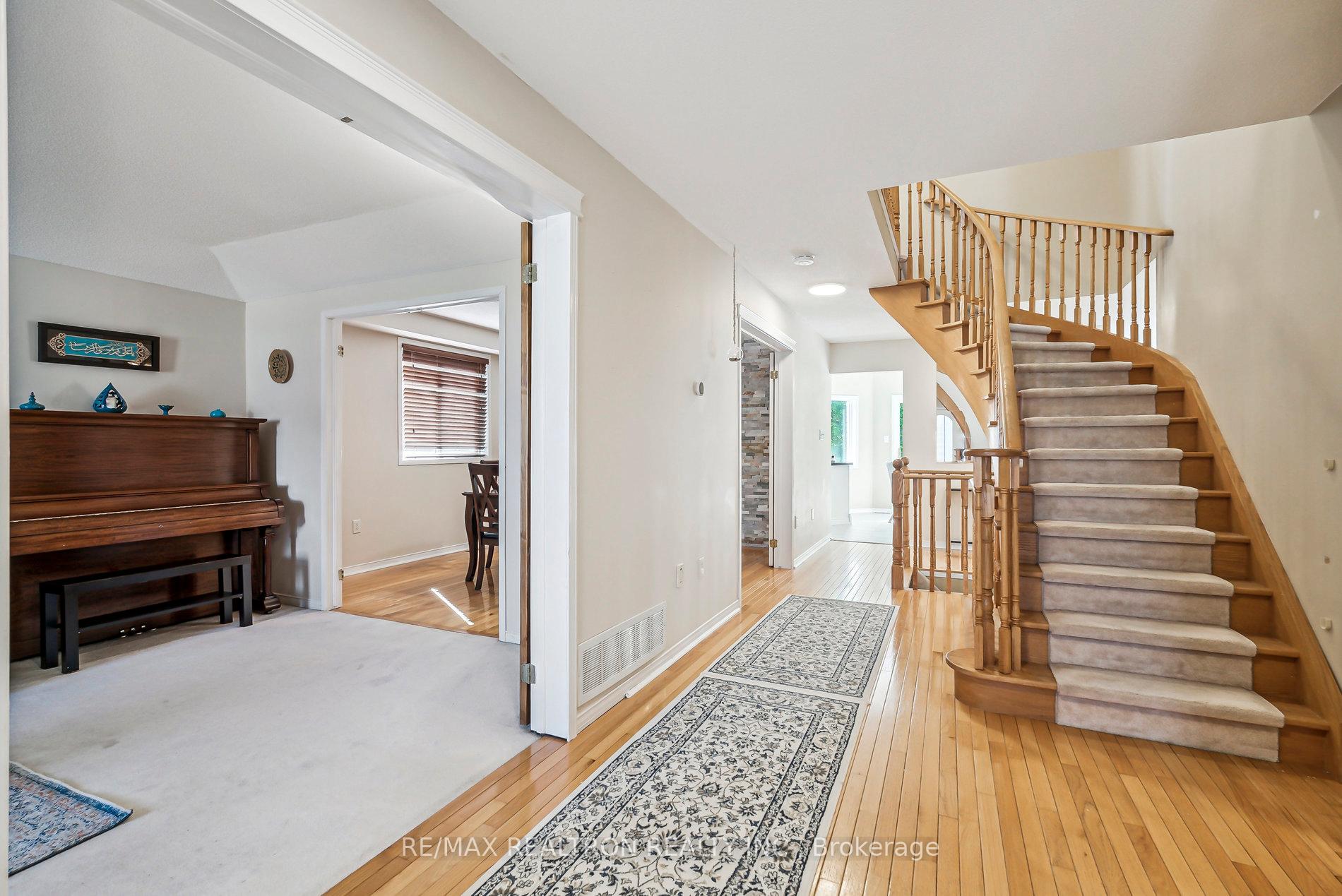 Photo 9 of 50 Holly Meadow Road, Barrie, Holly — HOMEH