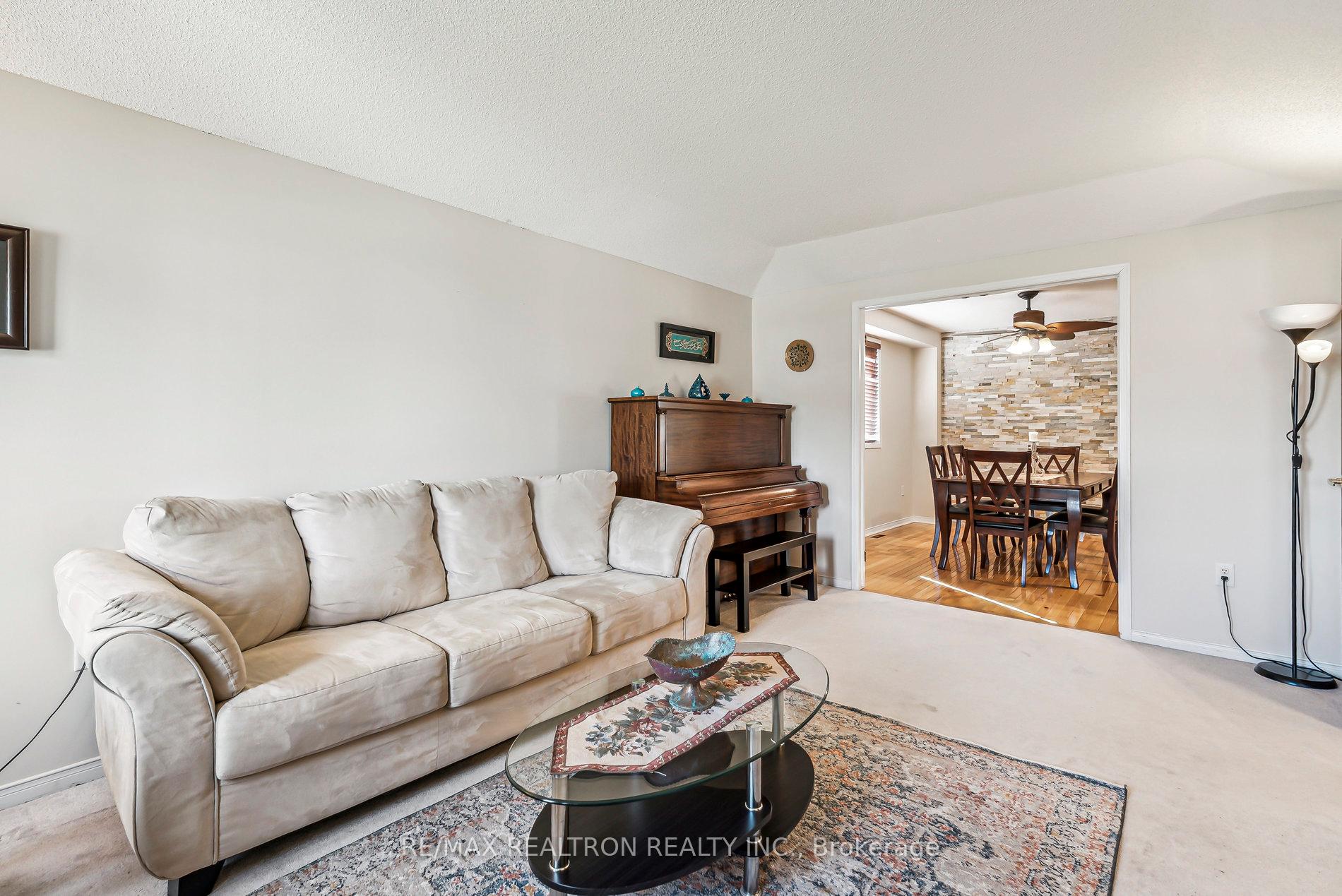 Photo 12 of 50 Holly Meadow Road, Barrie, Holly — HOMEH