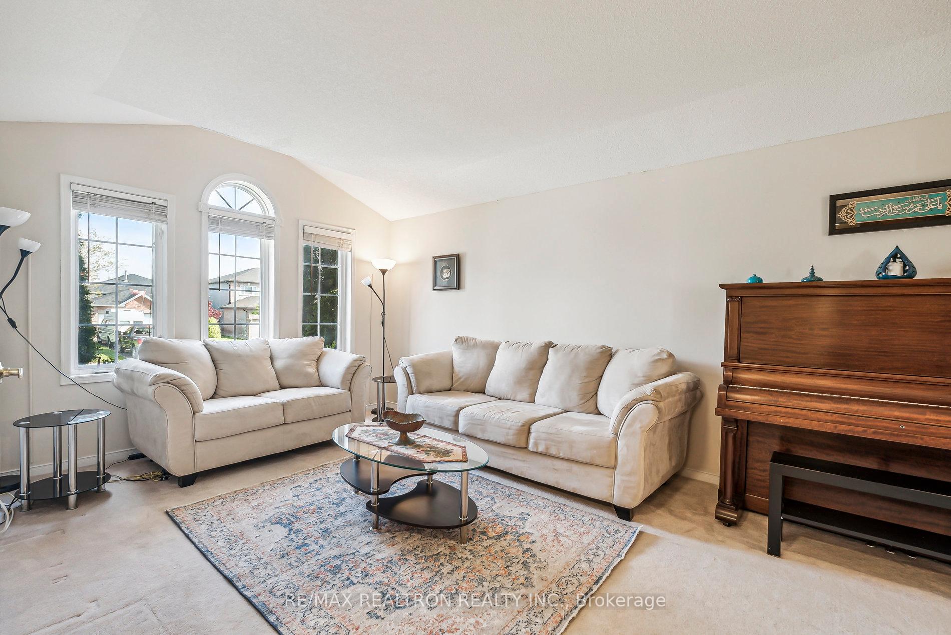Photo 16 of 50 Holly Meadow Road, Barrie, Holly — HOMEH