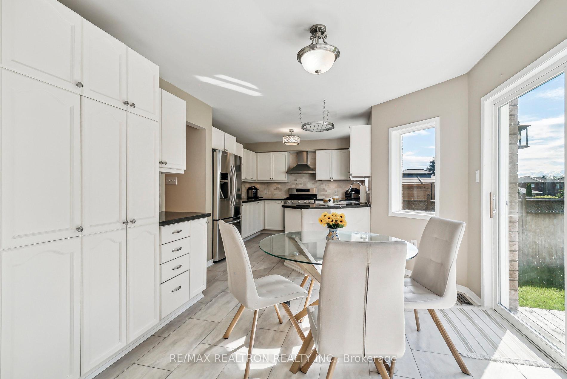 Photo 23 of 50 Holly Meadow Road, Barrie, Holly — HOMEH