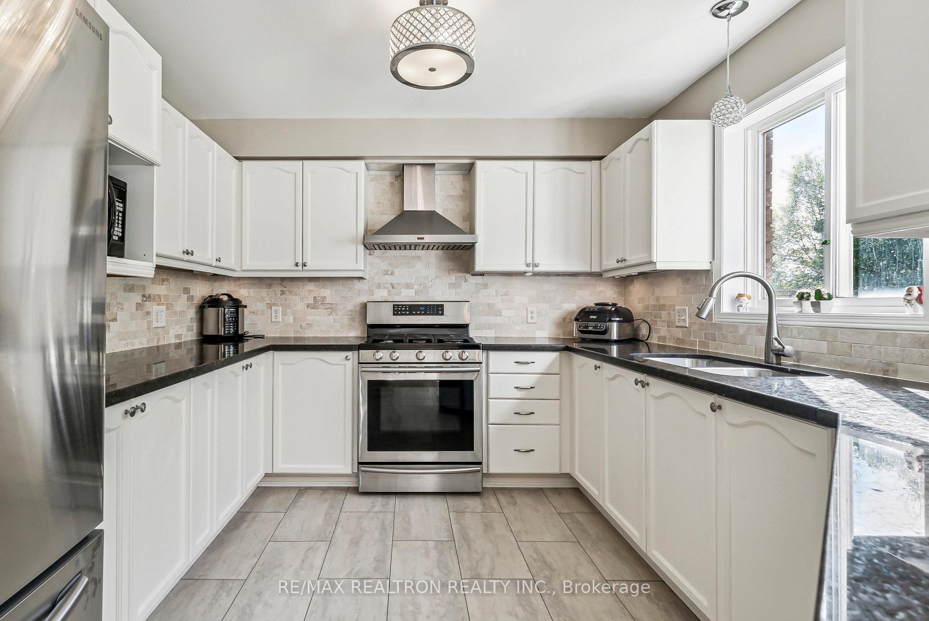 Photo 25 of 50 Holly Meadow Road, Barrie, Holly — HOMEH