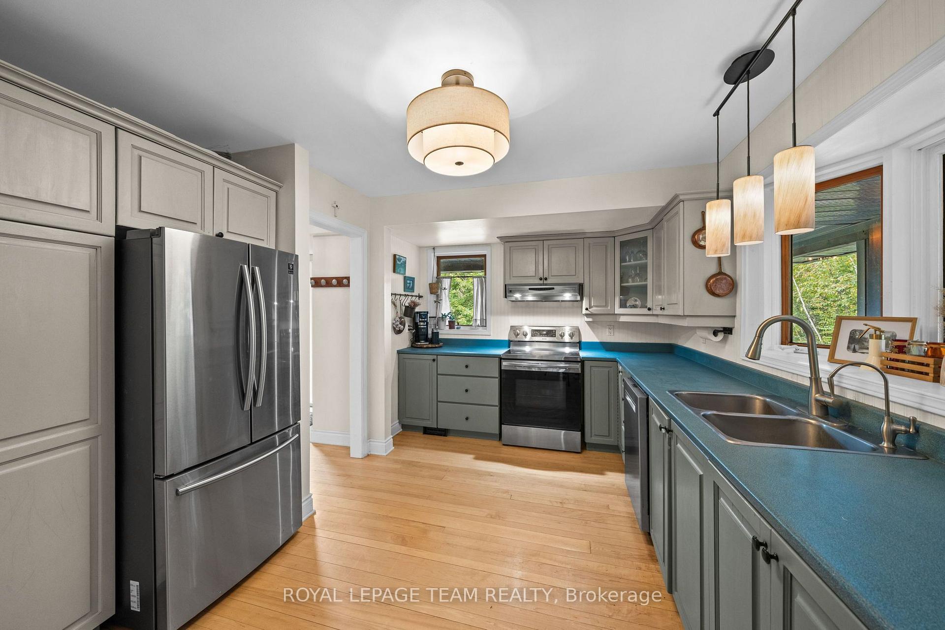 Photo 10 of 124 Charmont Way, Ottawa, Constance Bay — HOMEH