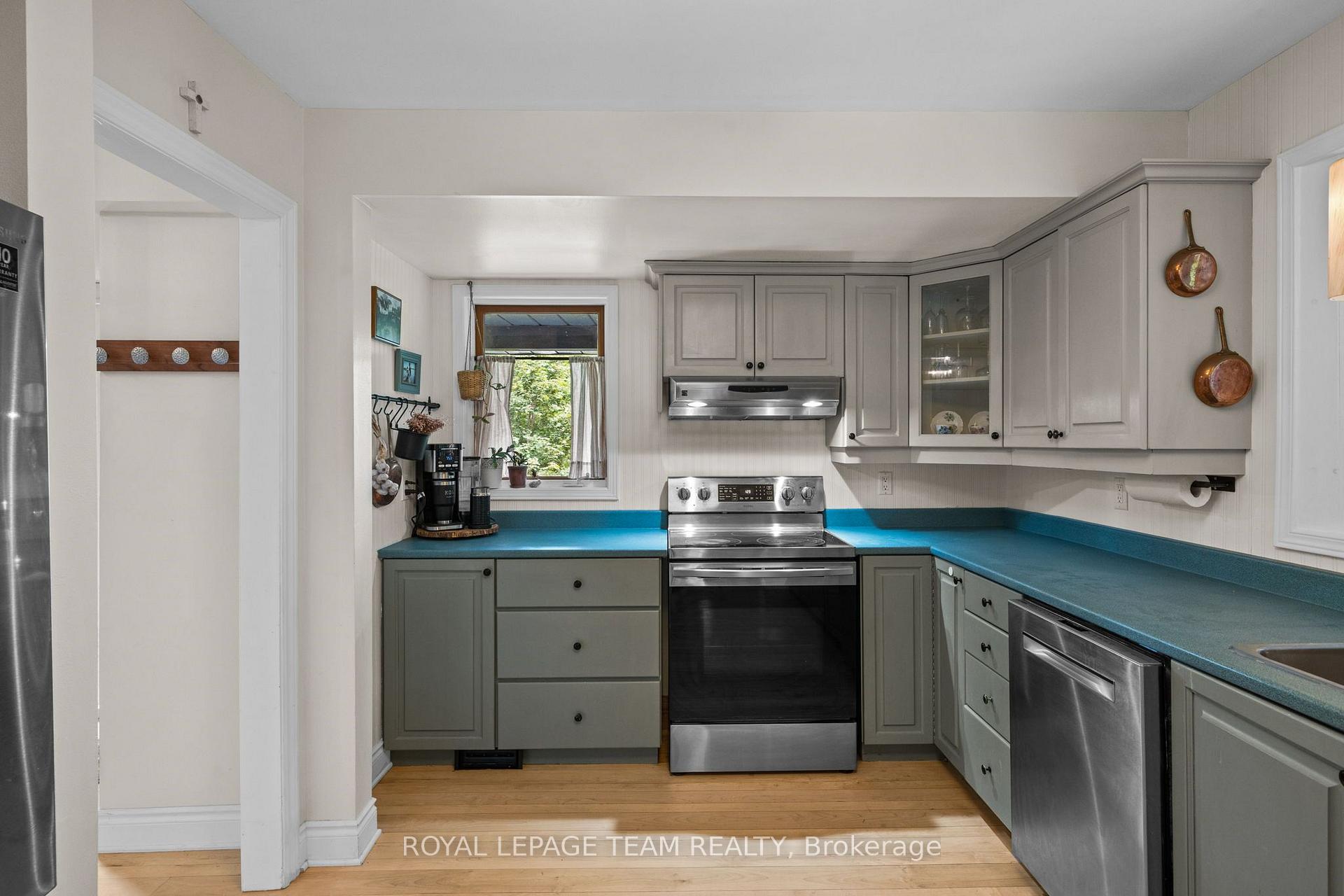 Photo 11 of 124 Charmont Way, Ottawa, Constance Bay — HOMEH