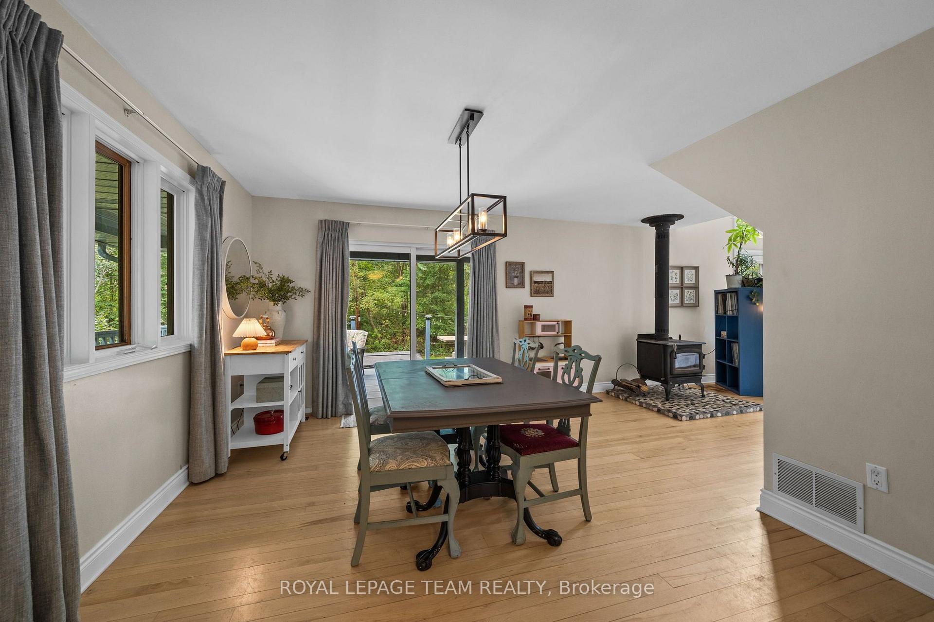 Photo 12 of 124 Charmont Way, Ottawa, Constance Bay — HOMEH