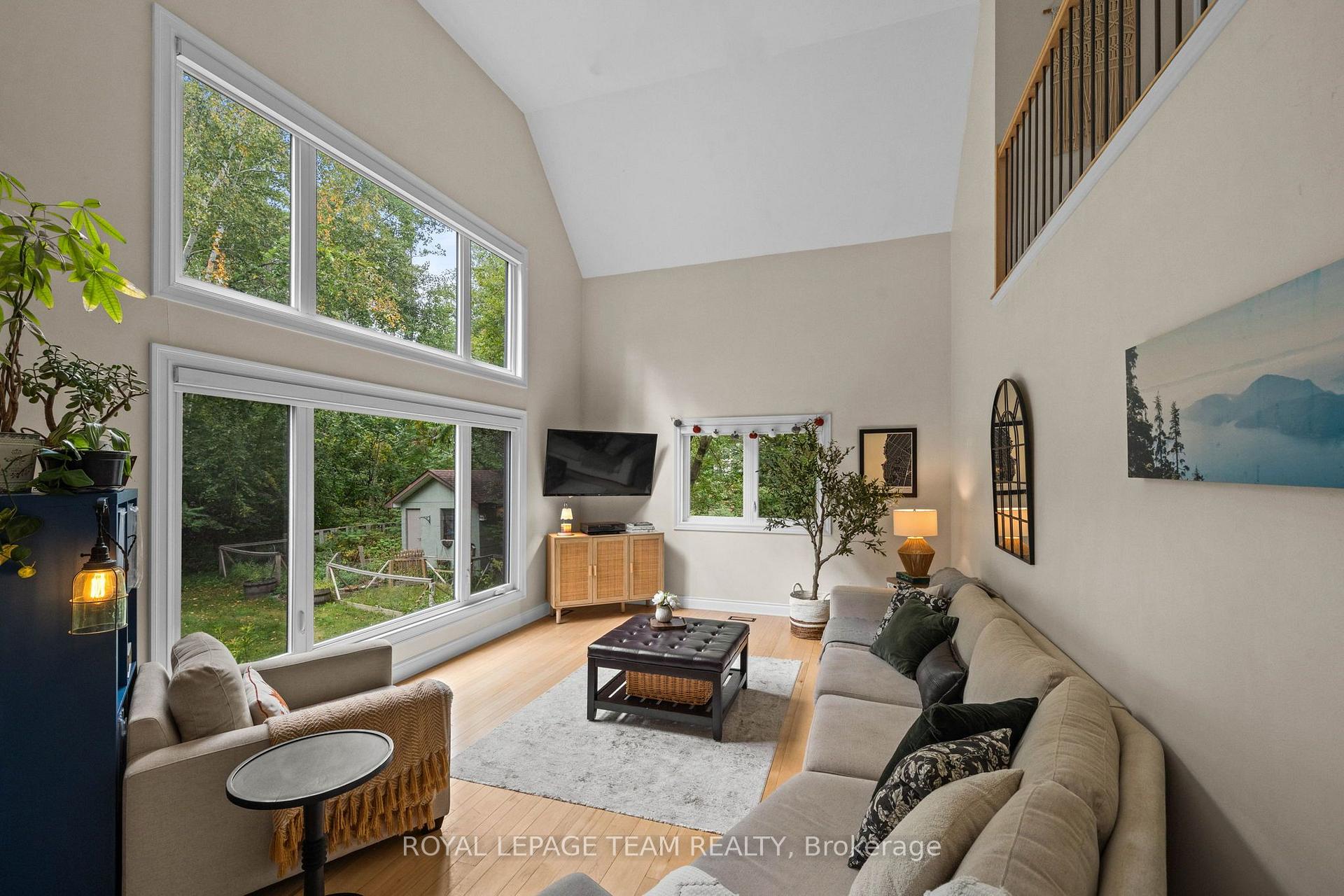 Photo 14 of 124 Charmont Way, Ottawa, Constance Bay — HOMEH