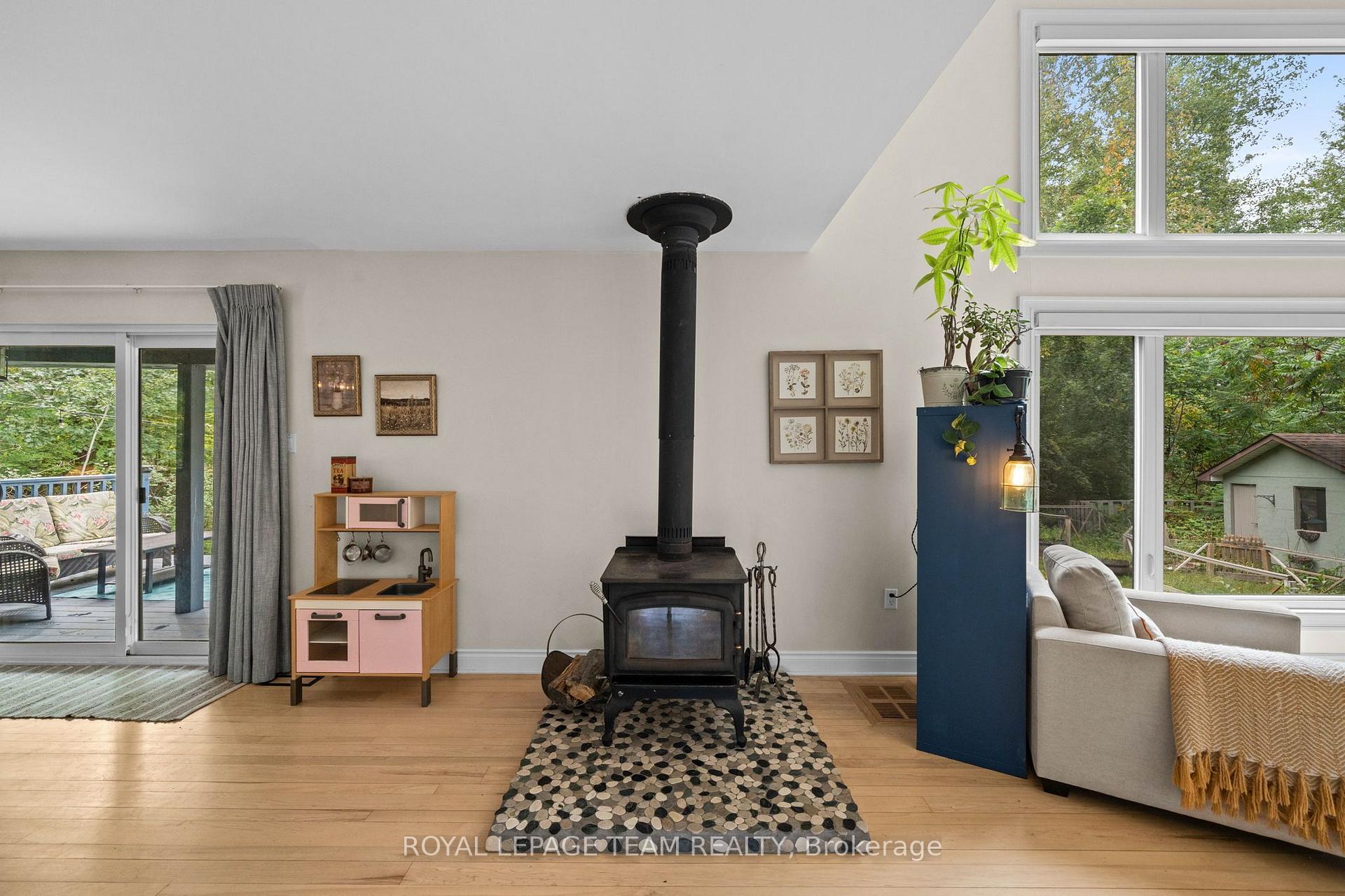 Photo 18 of 124 Charmont Way, Ottawa, Constance Bay — HOMEH