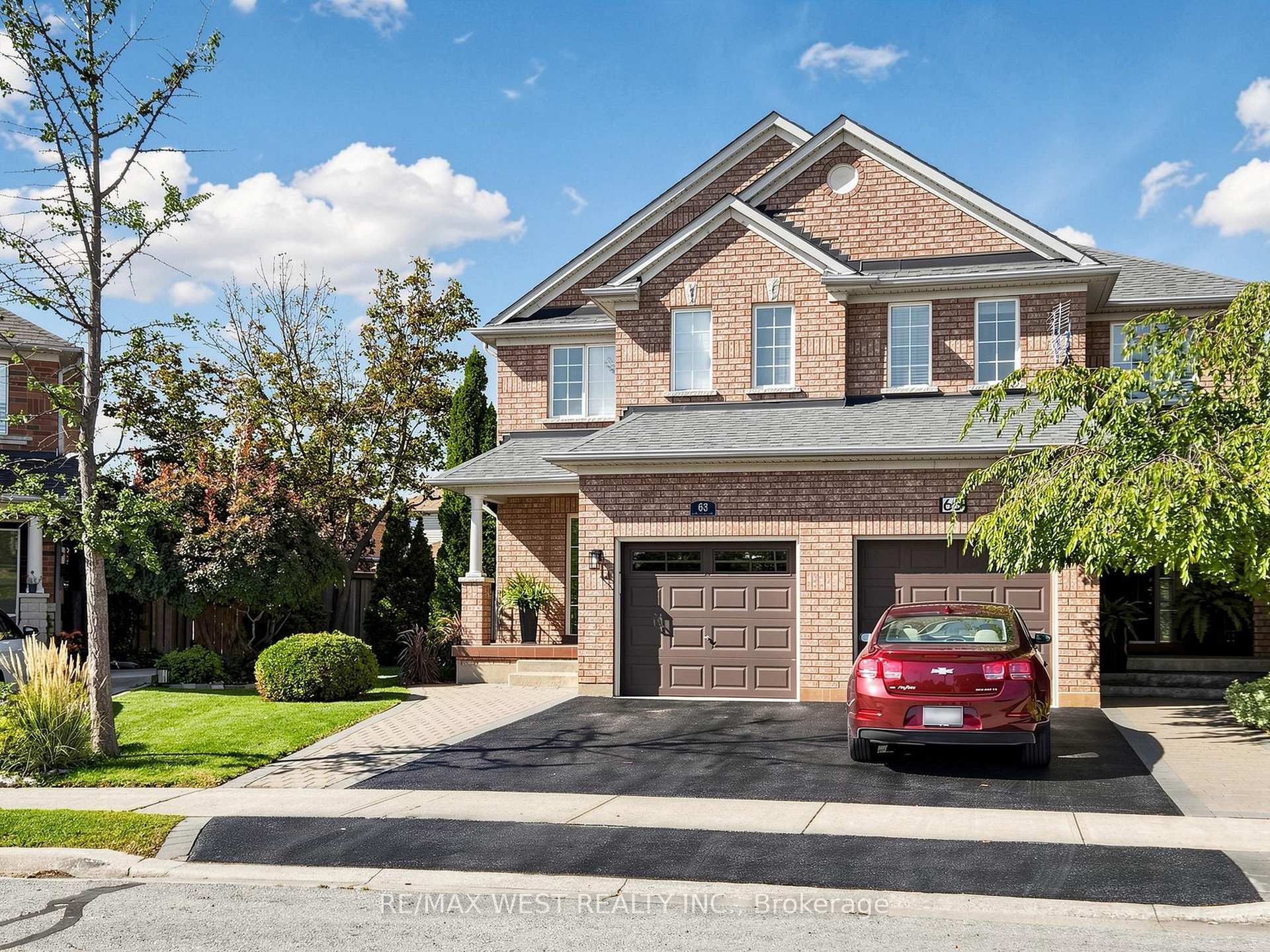 Photo 2 of 63 Echo Ridge Crescent, Vaughan, Sonoma Heights — HOMEH