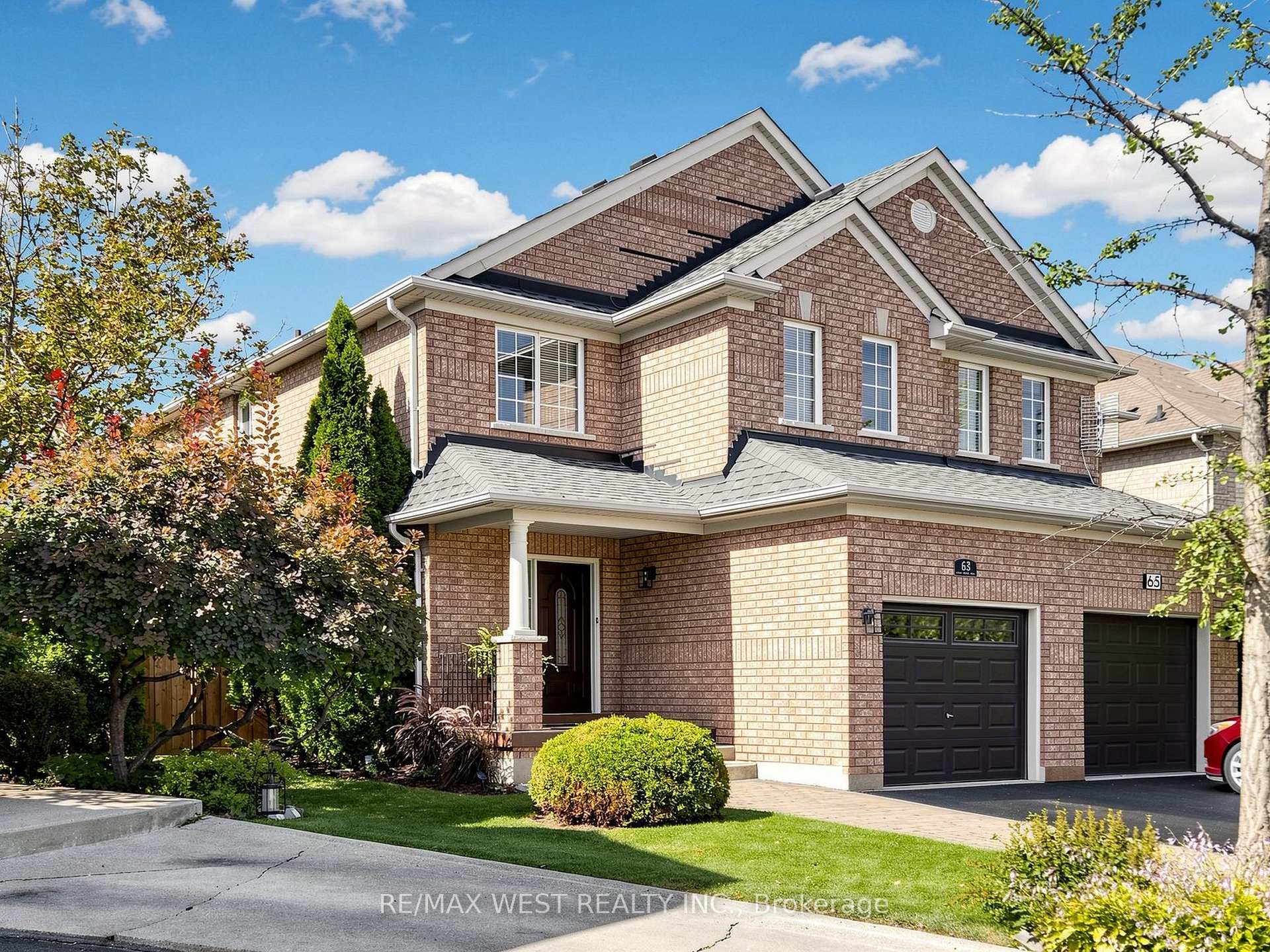 Photo 3 of 63 Echo Ridge Crescent, Vaughan, Sonoma Heights — HOMEH