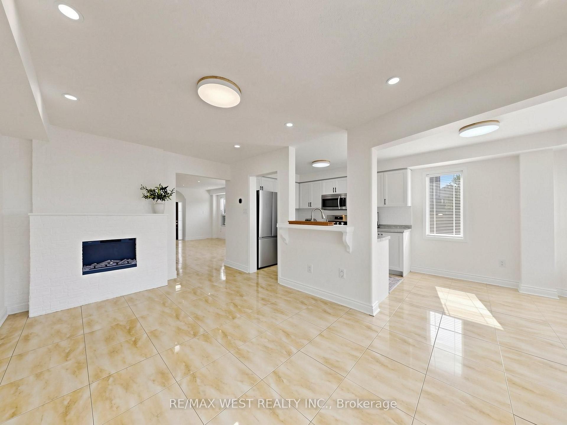 Photo 12 of 63 Echo Ridge Crescent, Vaughan, Sonoma Heights — HOMEH
