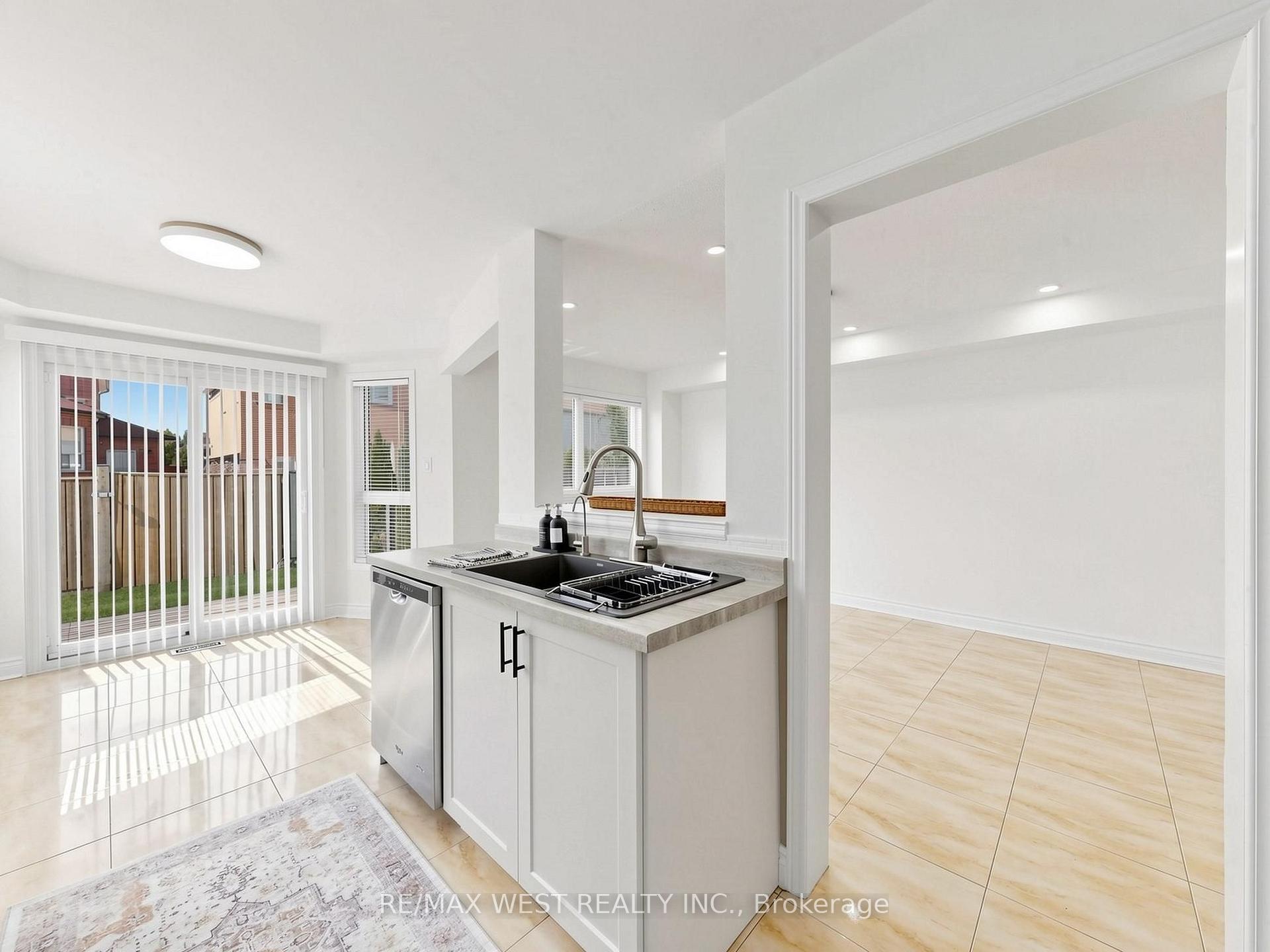 Photo 17 of 63 Echo Ridge Crescent, Vaughan, Sonoma Heights — HOMEH