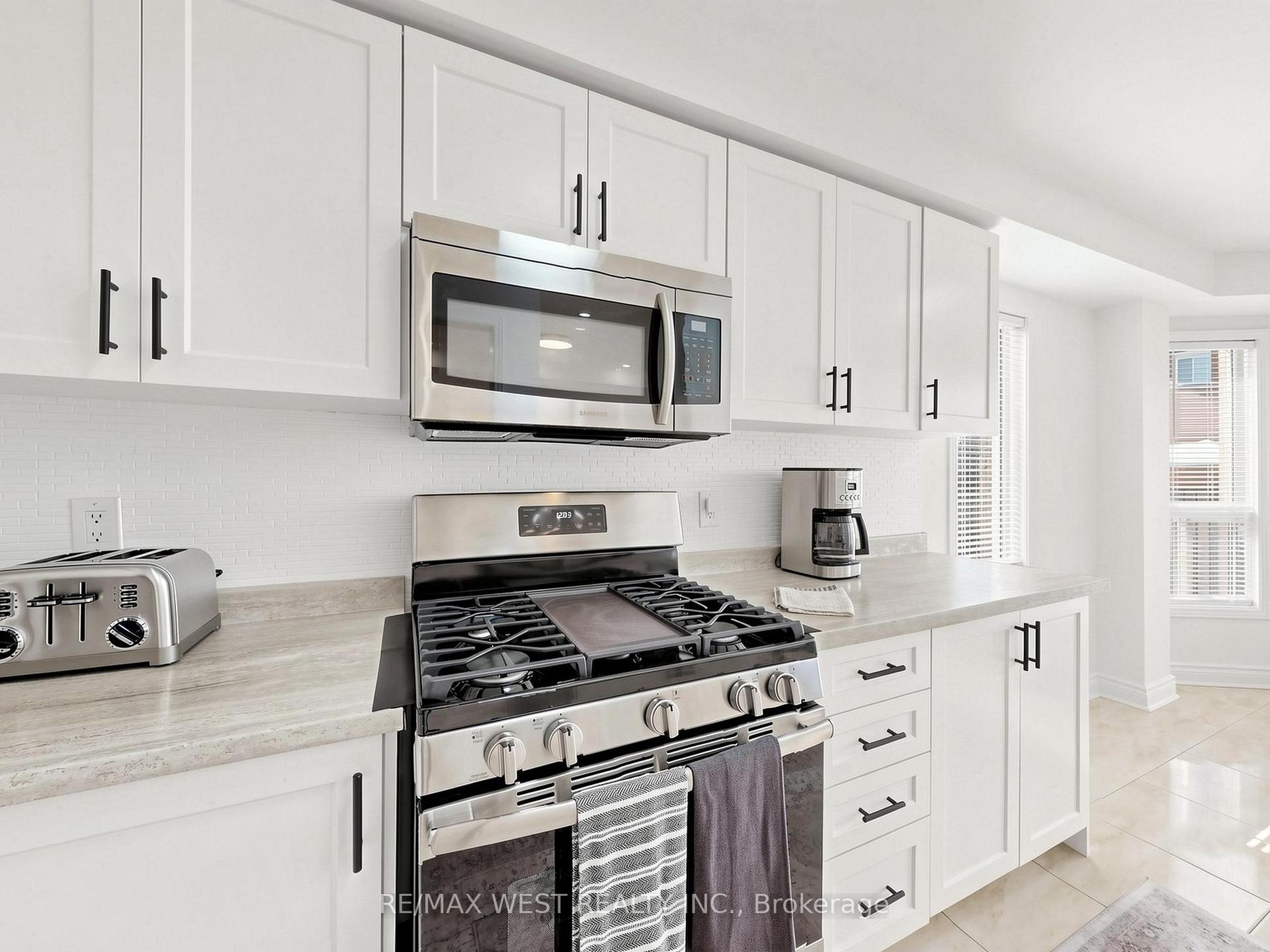 Photo 18 of 63 Echo Ridge Crescent, Vaughan, Sonoma Heights — HOMEH