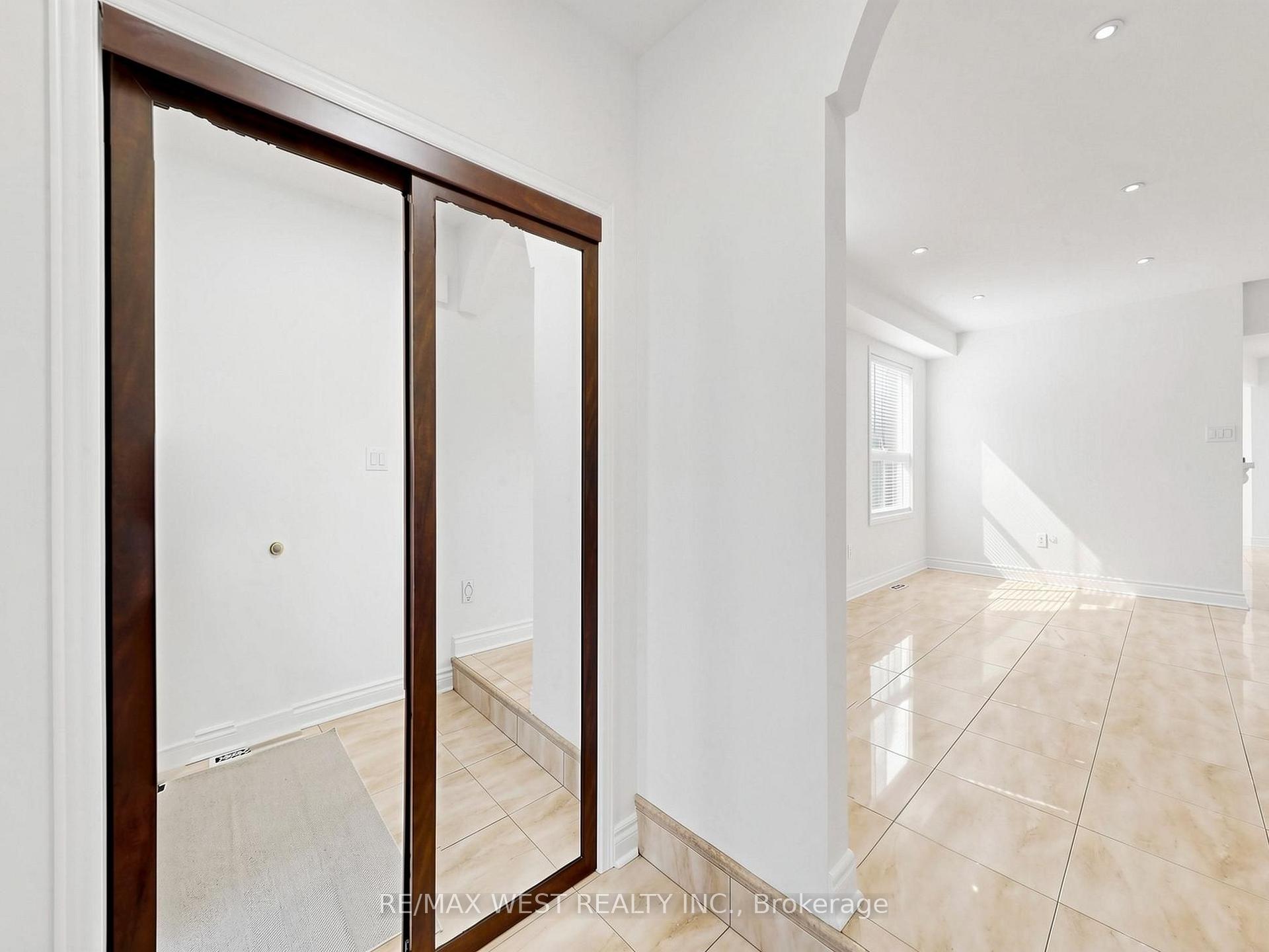 Photo 22 of 63 Echo Ridge Crescent, Vaughan, Sonoma Heights — HOMEH